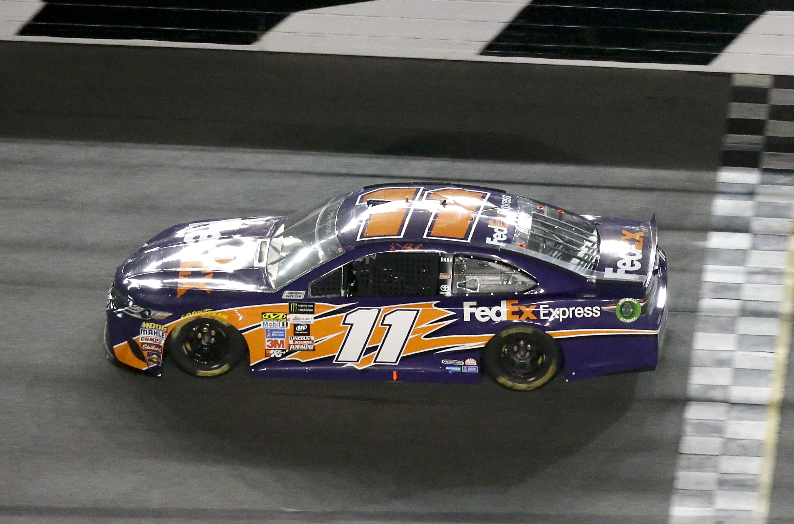 LaJoie uses wreck, Johnson pitch to land Daytona 500 spot