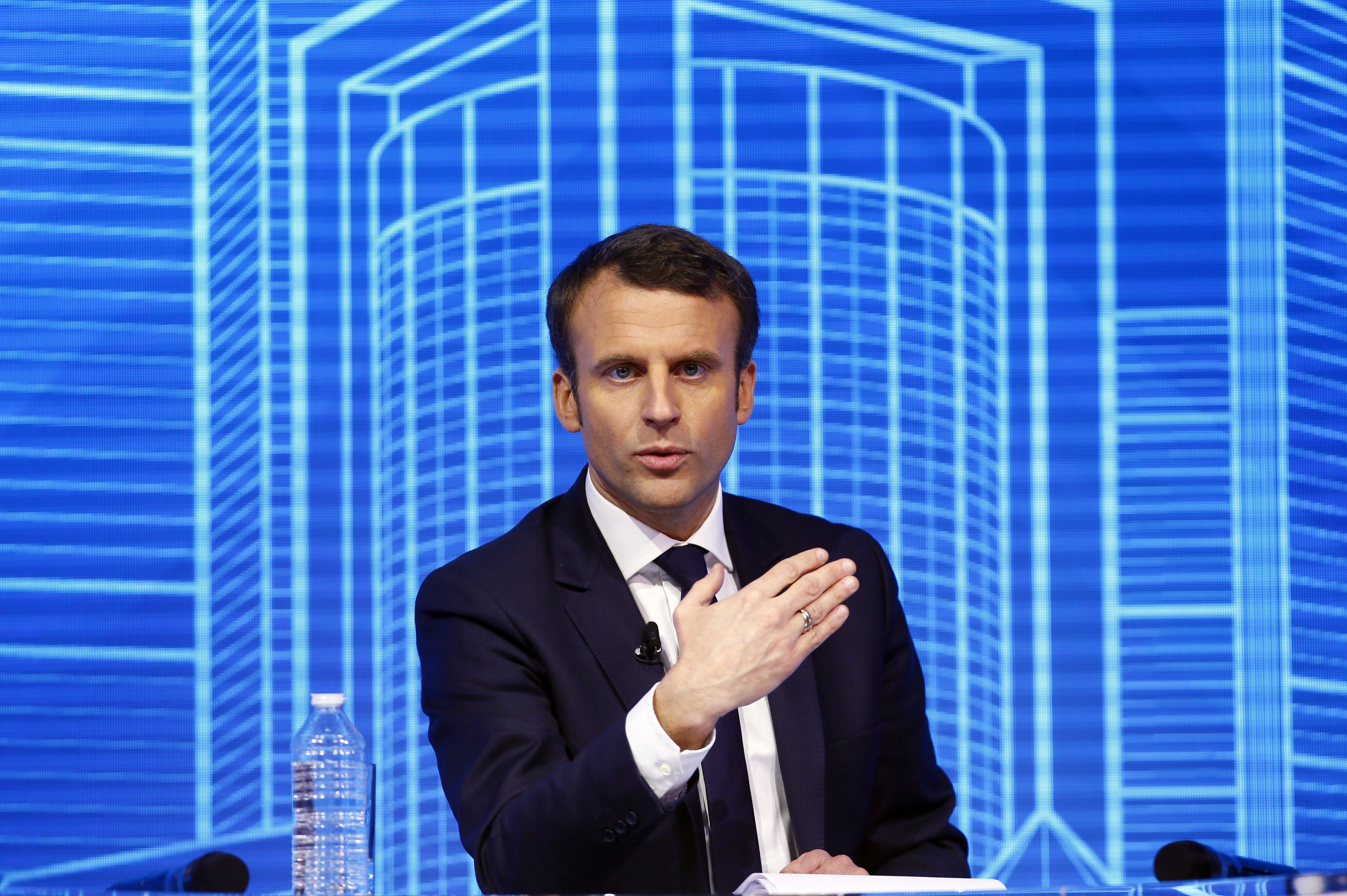 French centrist candidate Macron: I'm not a bubble