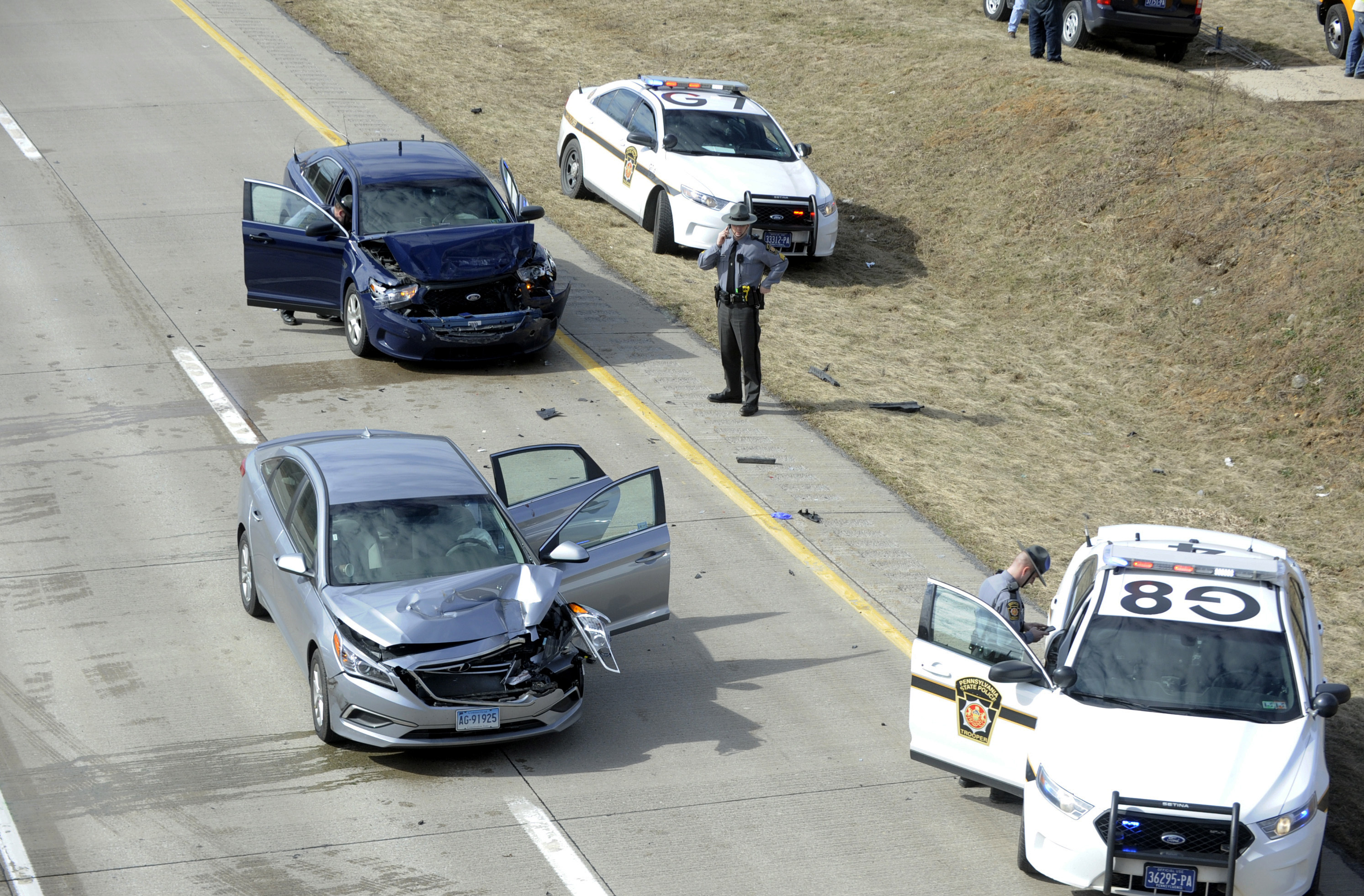 Search for murder suspect, 6-year-old daughter ends in crash