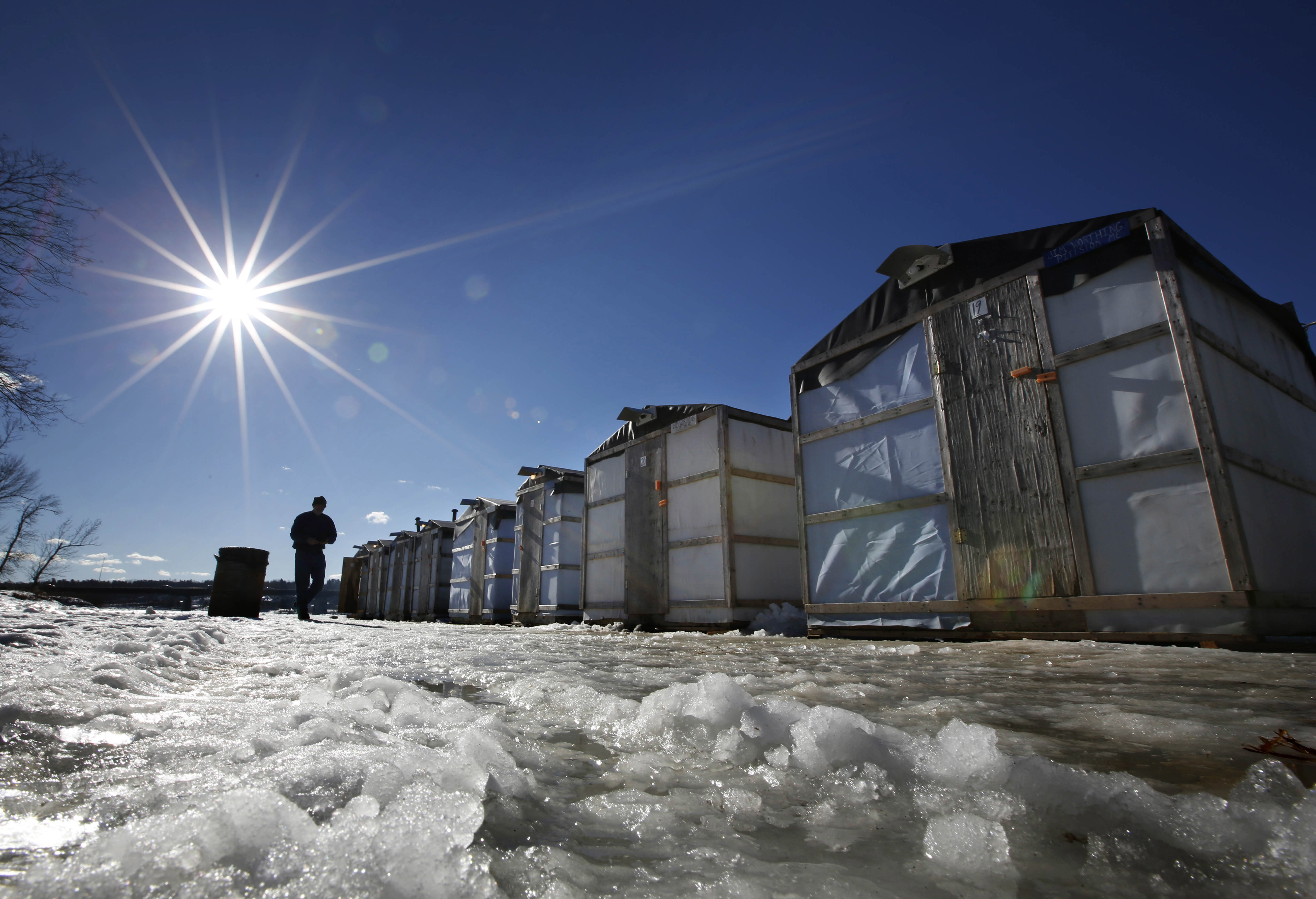 Maine's smelts, sought by ice fishermen, have strong winter