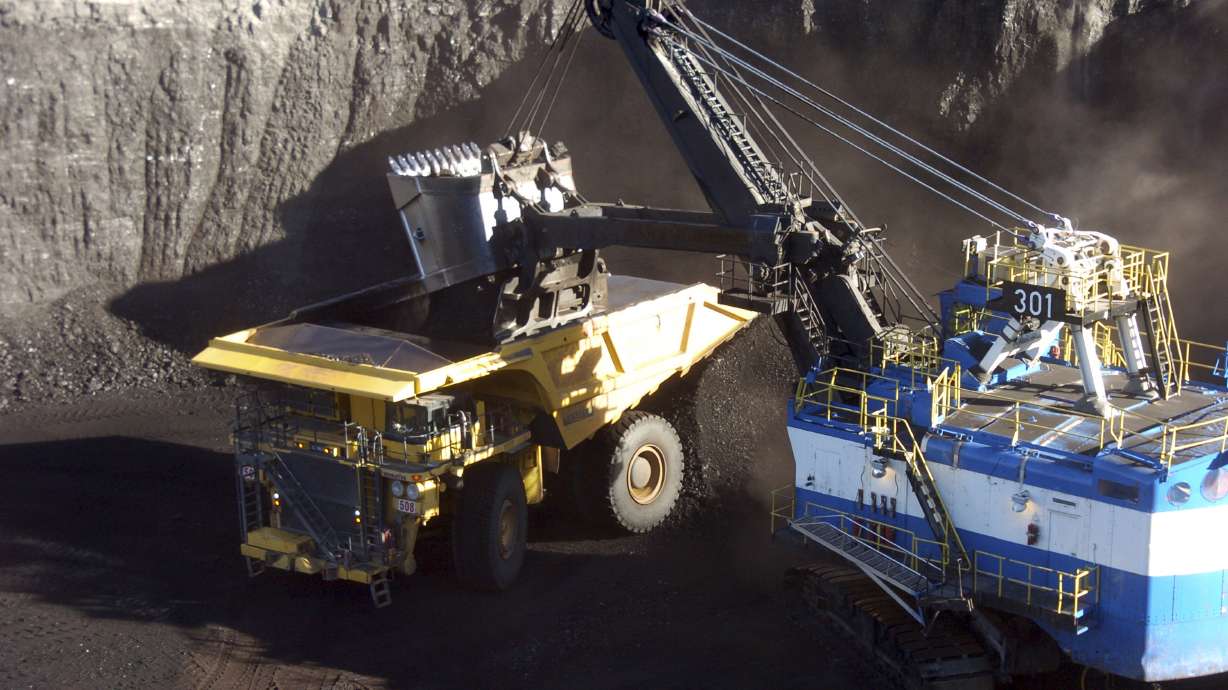 Trump administration blocks changes on coal mining royalties