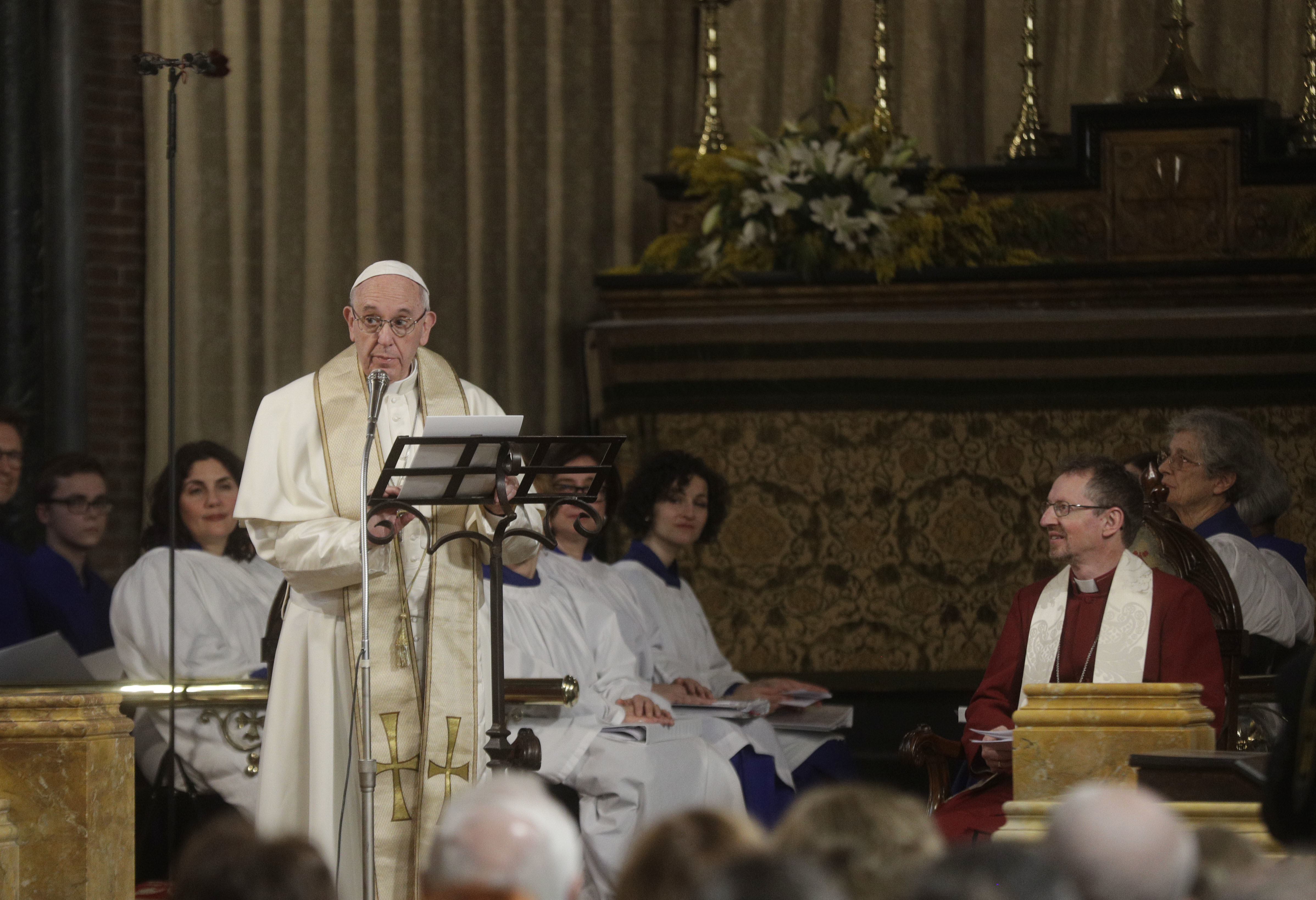 Francis becomes 1st pope to visit an Anglican church in Rome