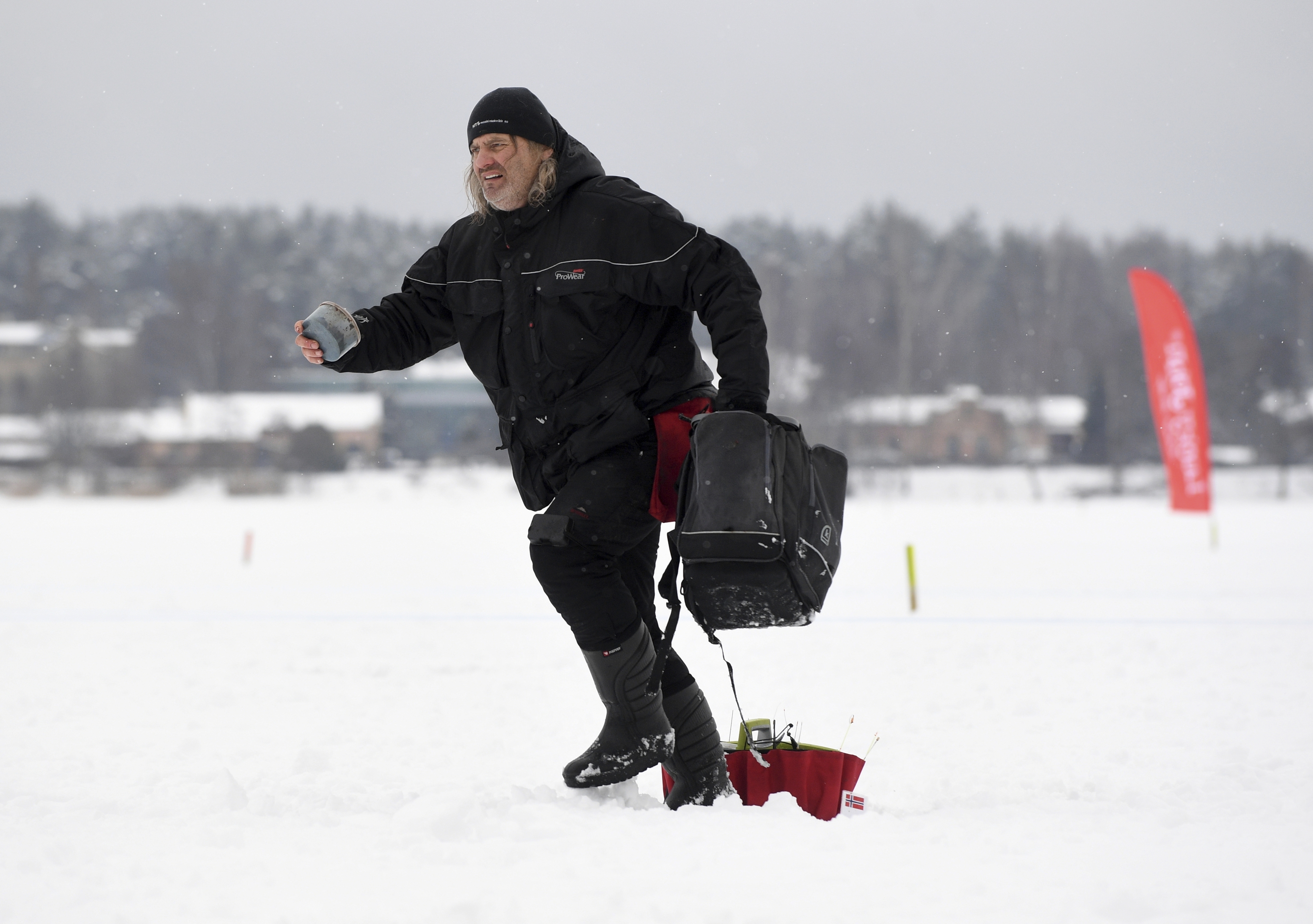 Ice fishing across Russia - Euro Gunzel