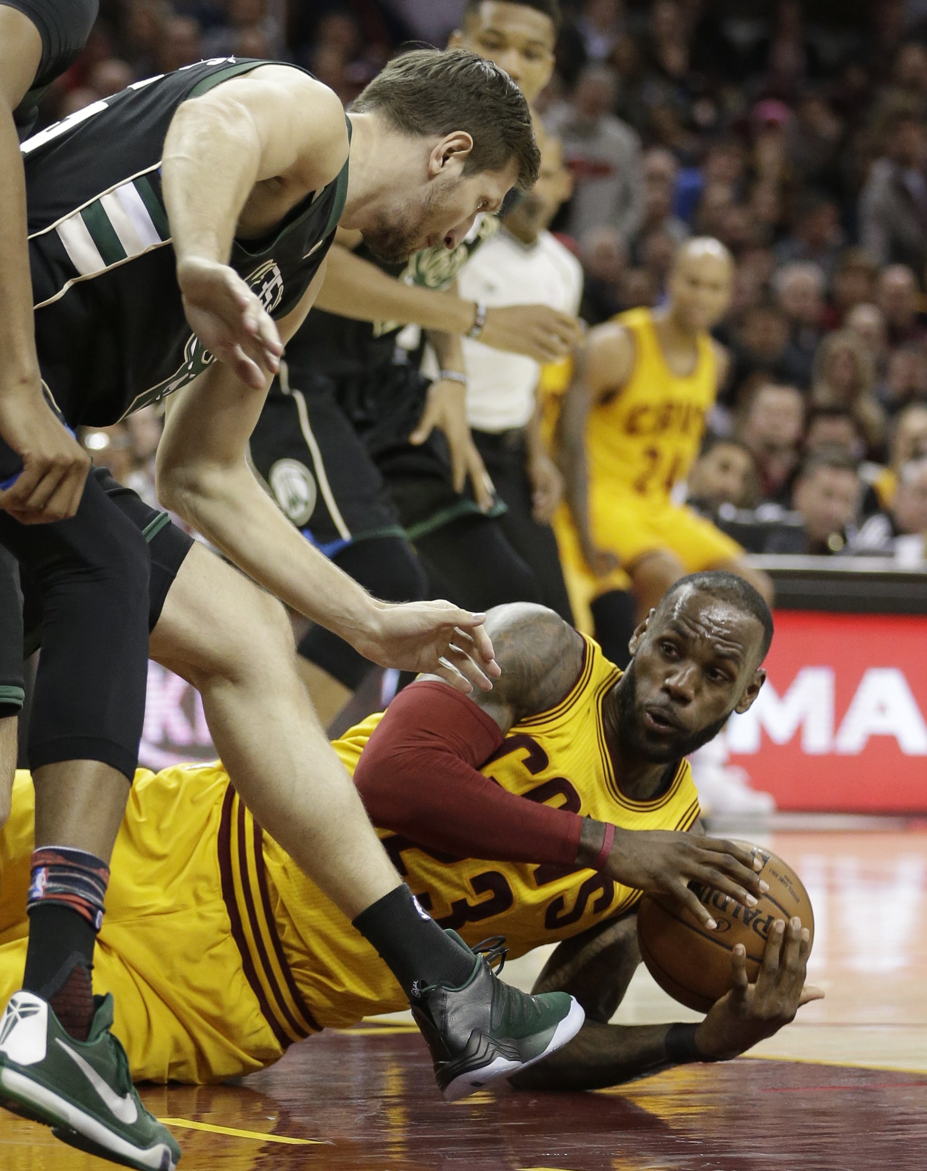 LeBron shakes off strep throat, leads Cavs past Bucks 102-95