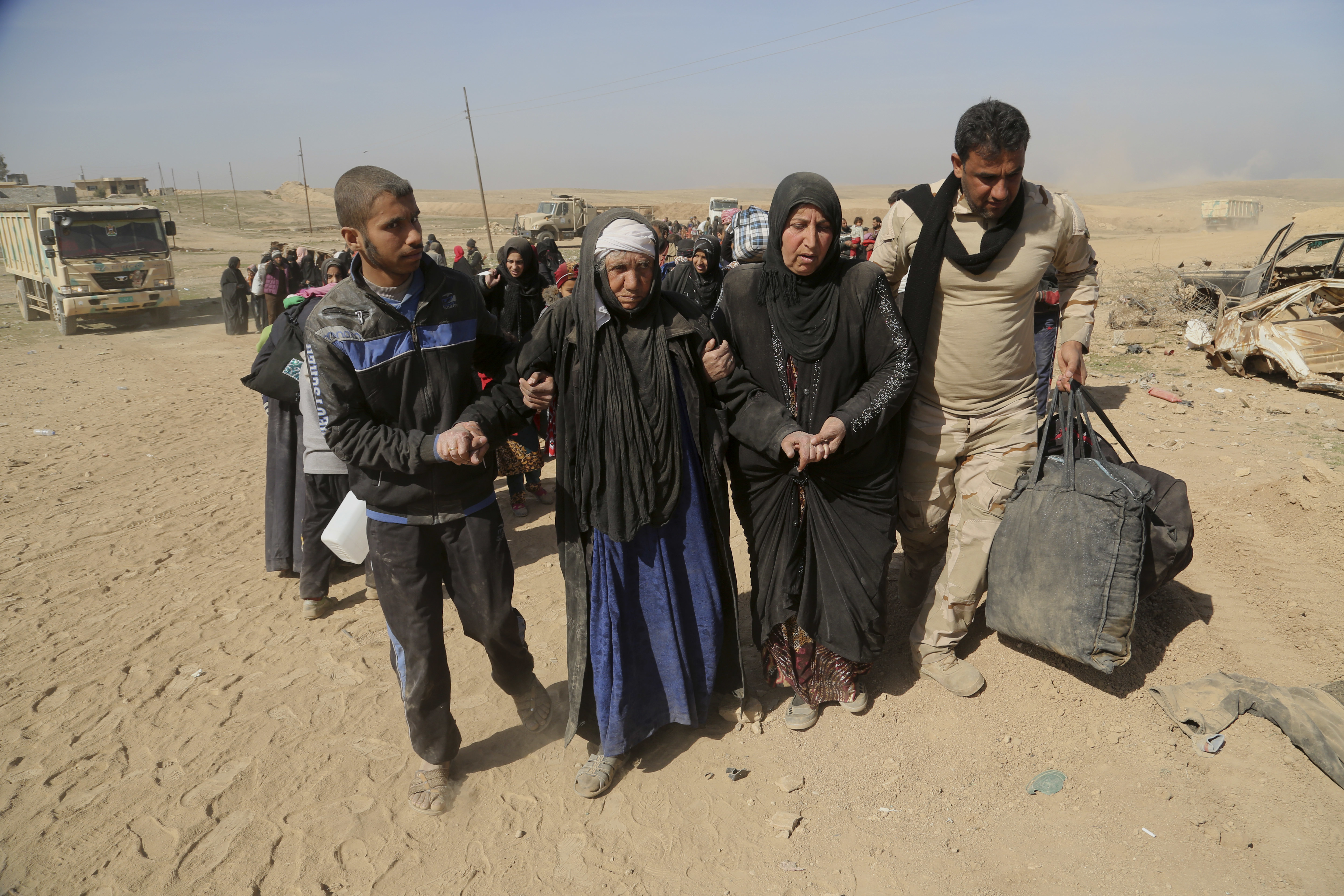 UN: 8,000 flee as Iraqi forces fight IS in western Mosul