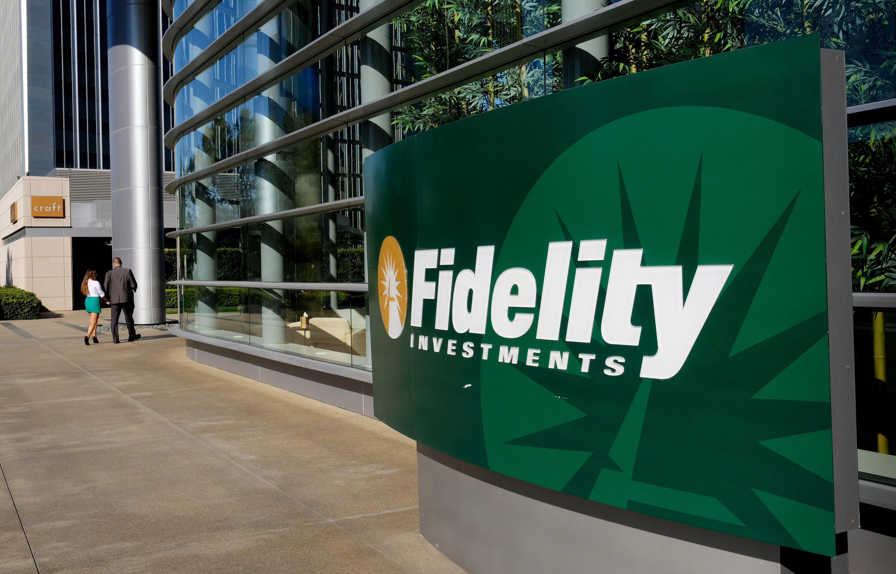 Investing costs fall again: Fidelity, Schwab cut commissions