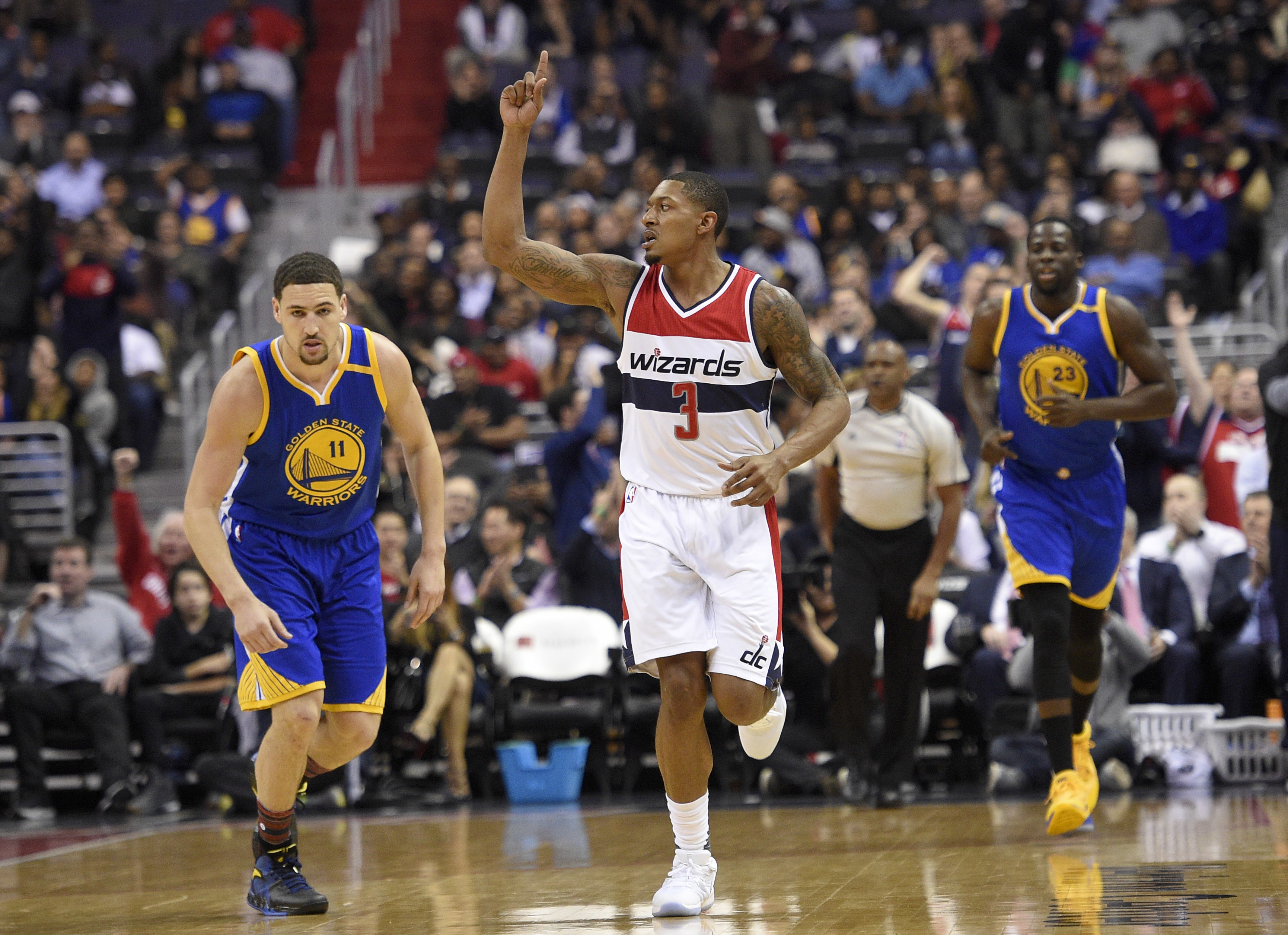 Warriors lose Durant to injury, lose game to Wizards 112-108