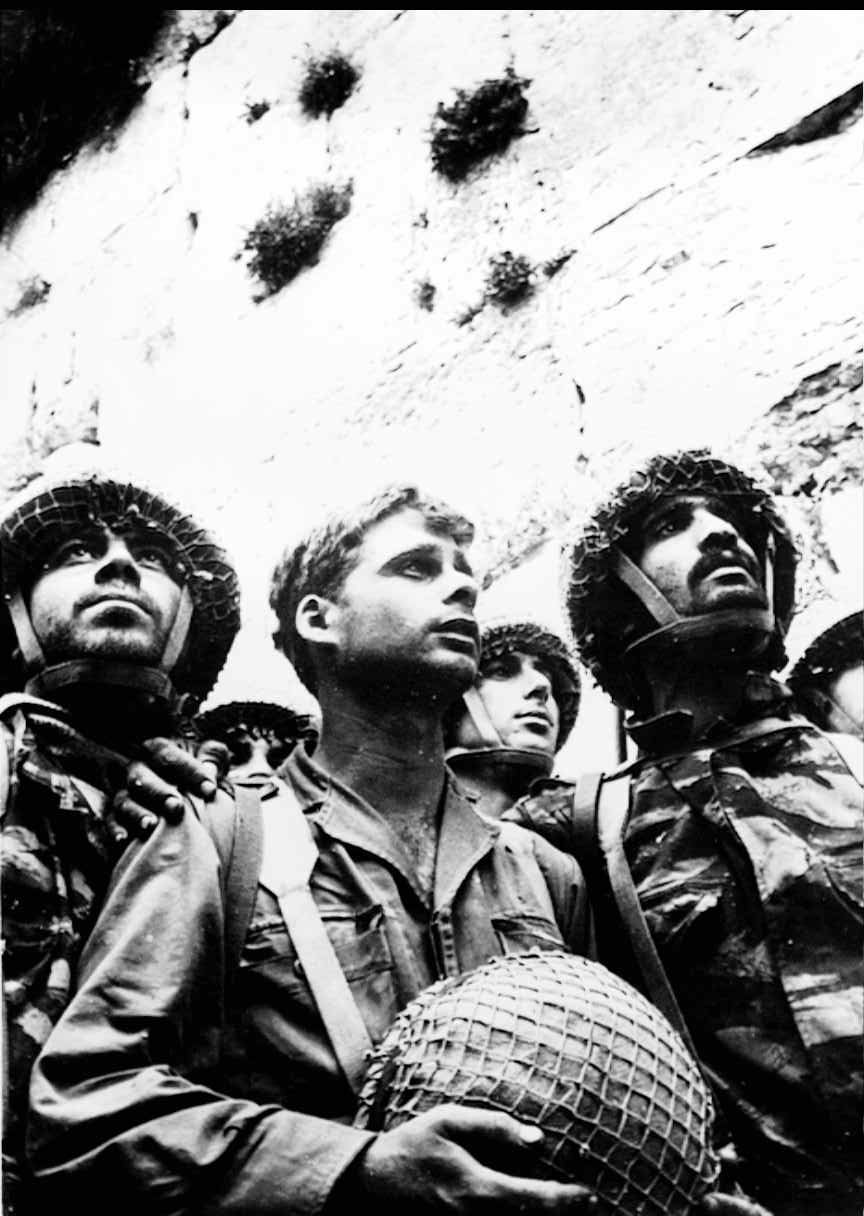 Veteran Israeli photojournalist David Rubinger dies at 92