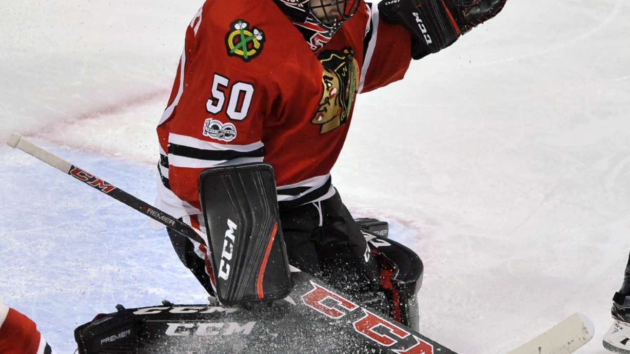 Panarin, Blackhawks beat Islanders 2-1 for 6th straight win