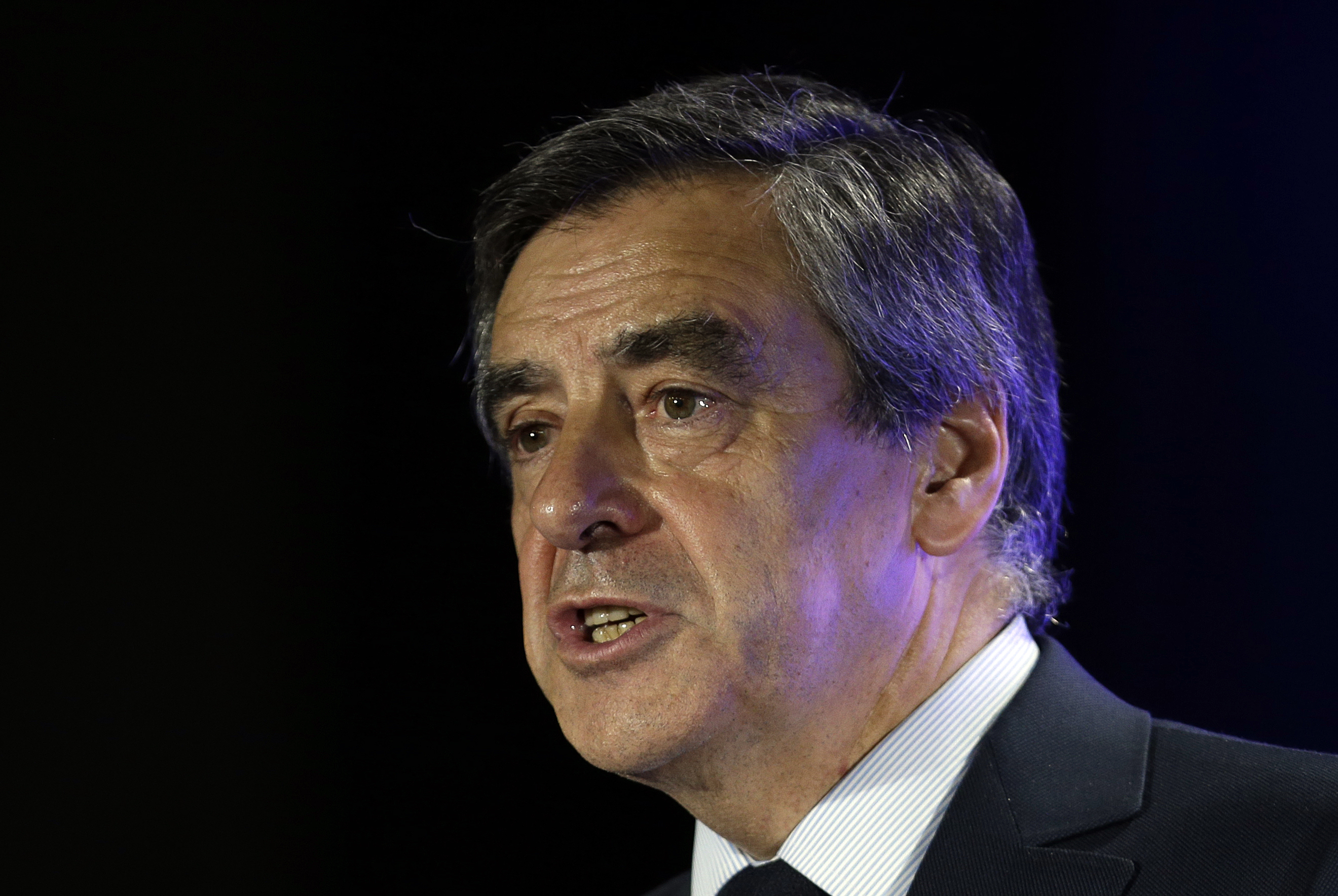 Paris mayor asks struggling candidate to cancel his rally