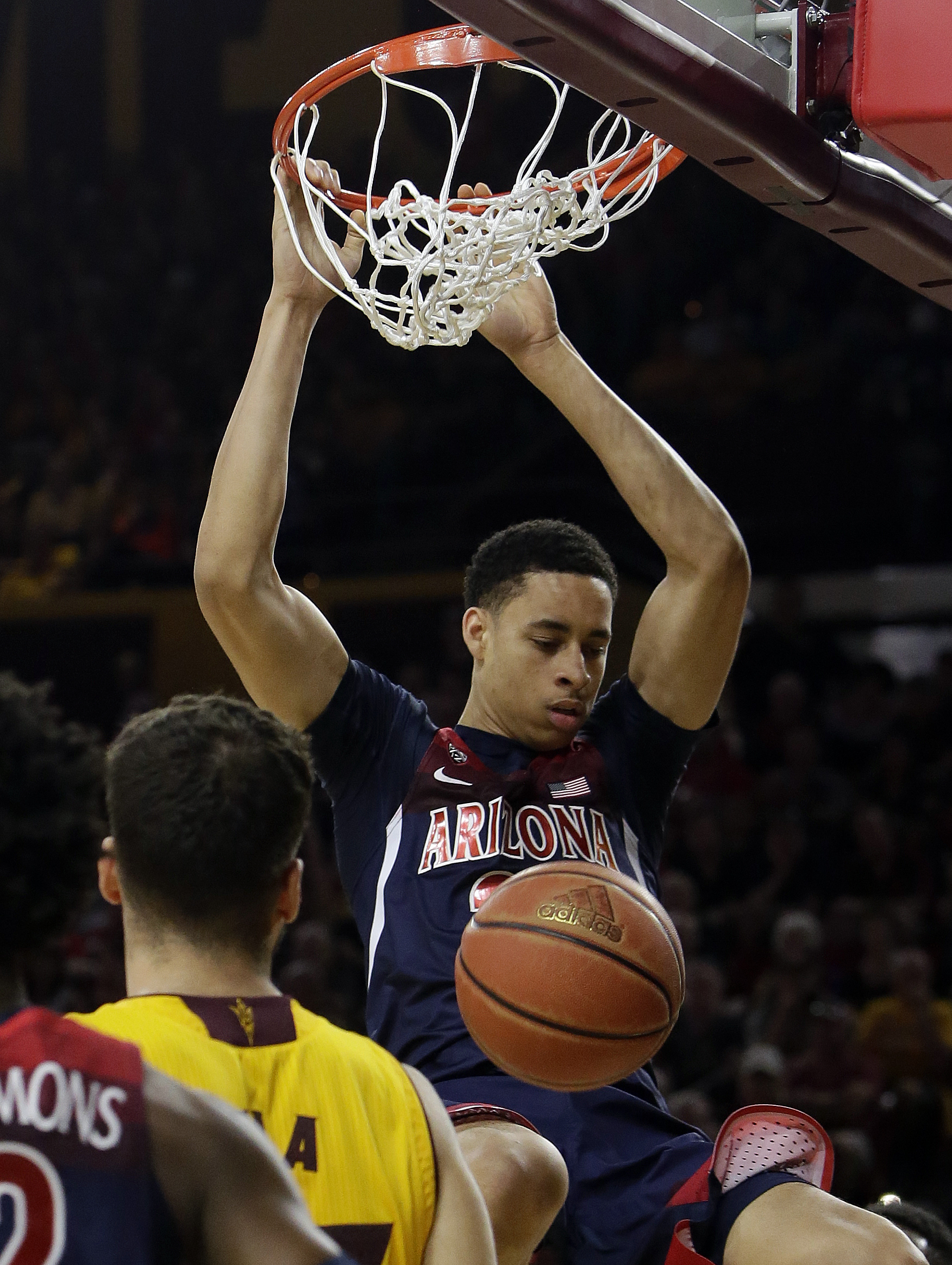 No. 7 Arizona pulls away to beat Arizona State 73-60