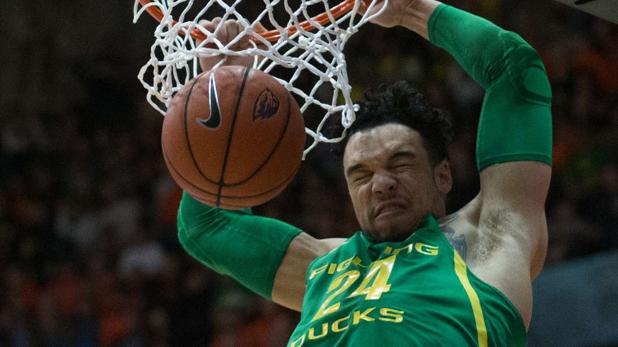 No. 6 Oregon downs Oregon State 80-59, wins share of Pac-12