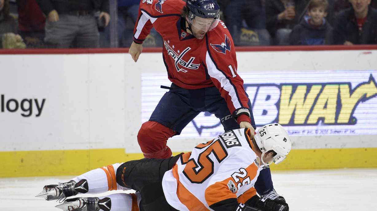 Backstrom scores in OT as Capitals beat Flyers