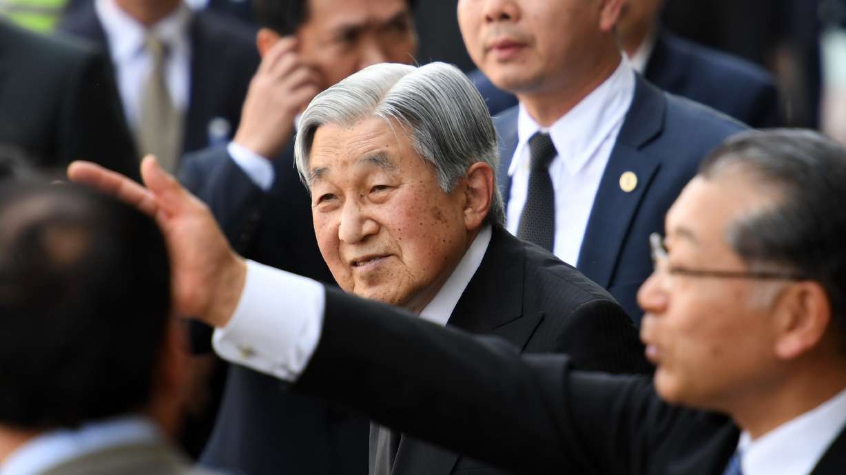 Japan's emperor pays respects to Thailand's late king