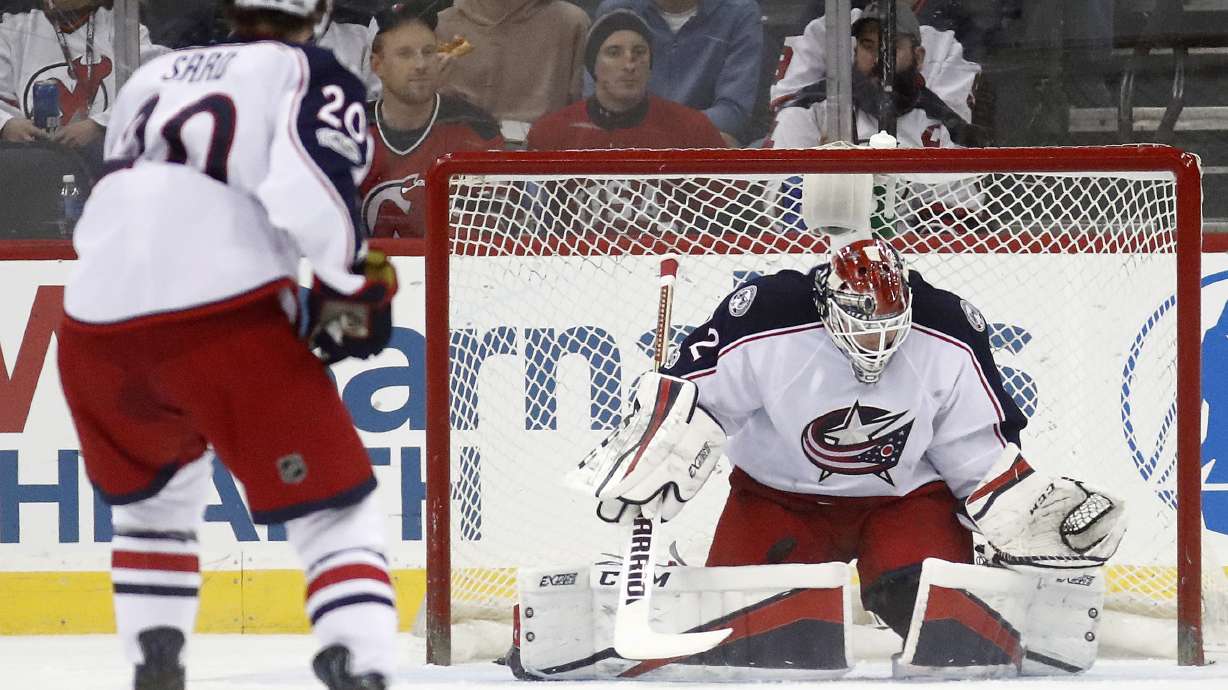 Jackets' Bobrovsky makes 20 saves in second straight shutout