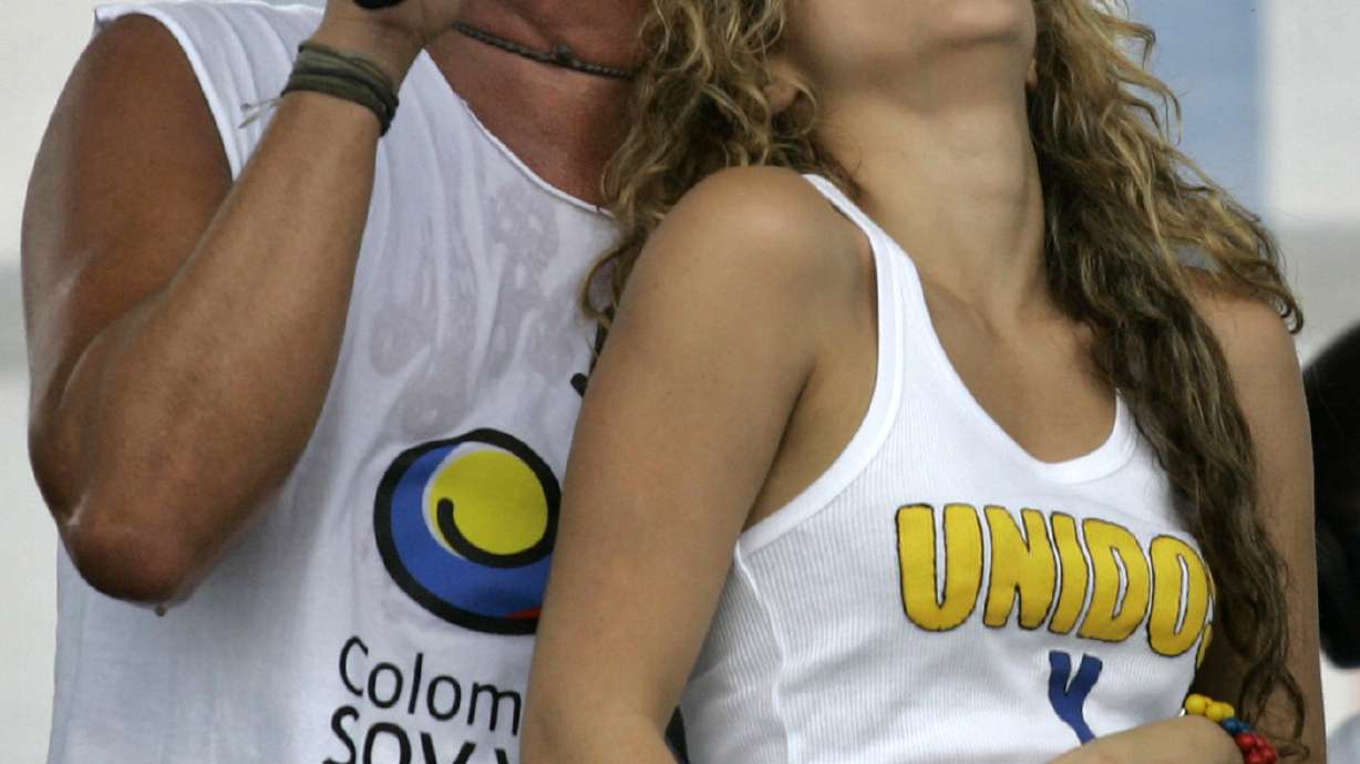 "La Bicicleta" is original, say Carlos Vives and Shakira