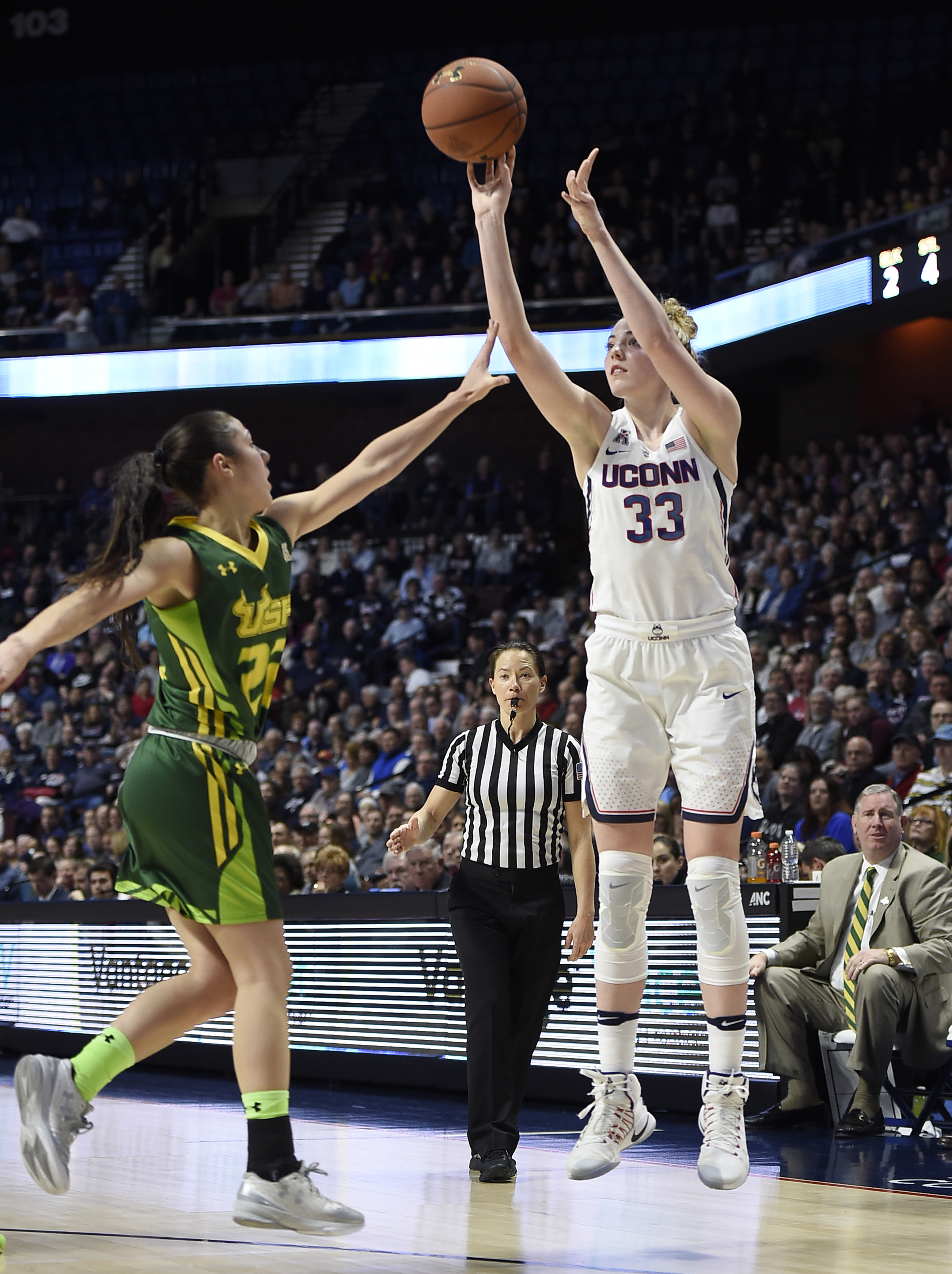 Samuelson's 10-for-10 from 3 leads UConn to AAC title