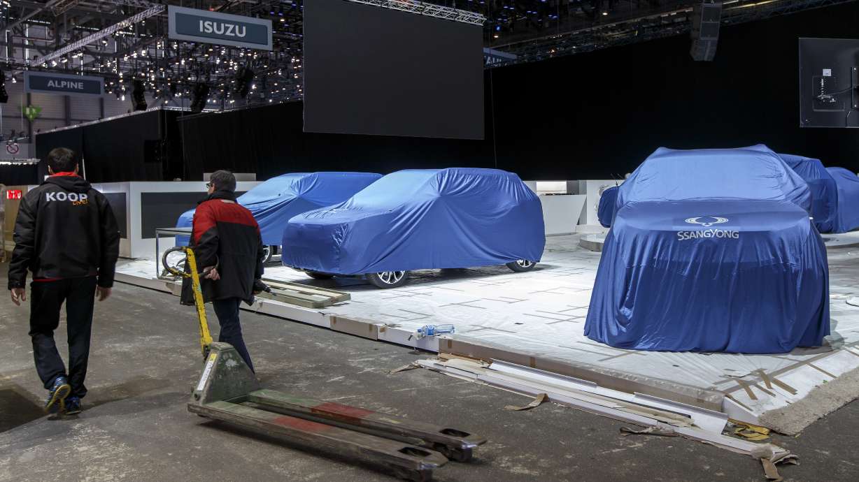 SUVs, high-end sports cars provide the roar at Geneva show