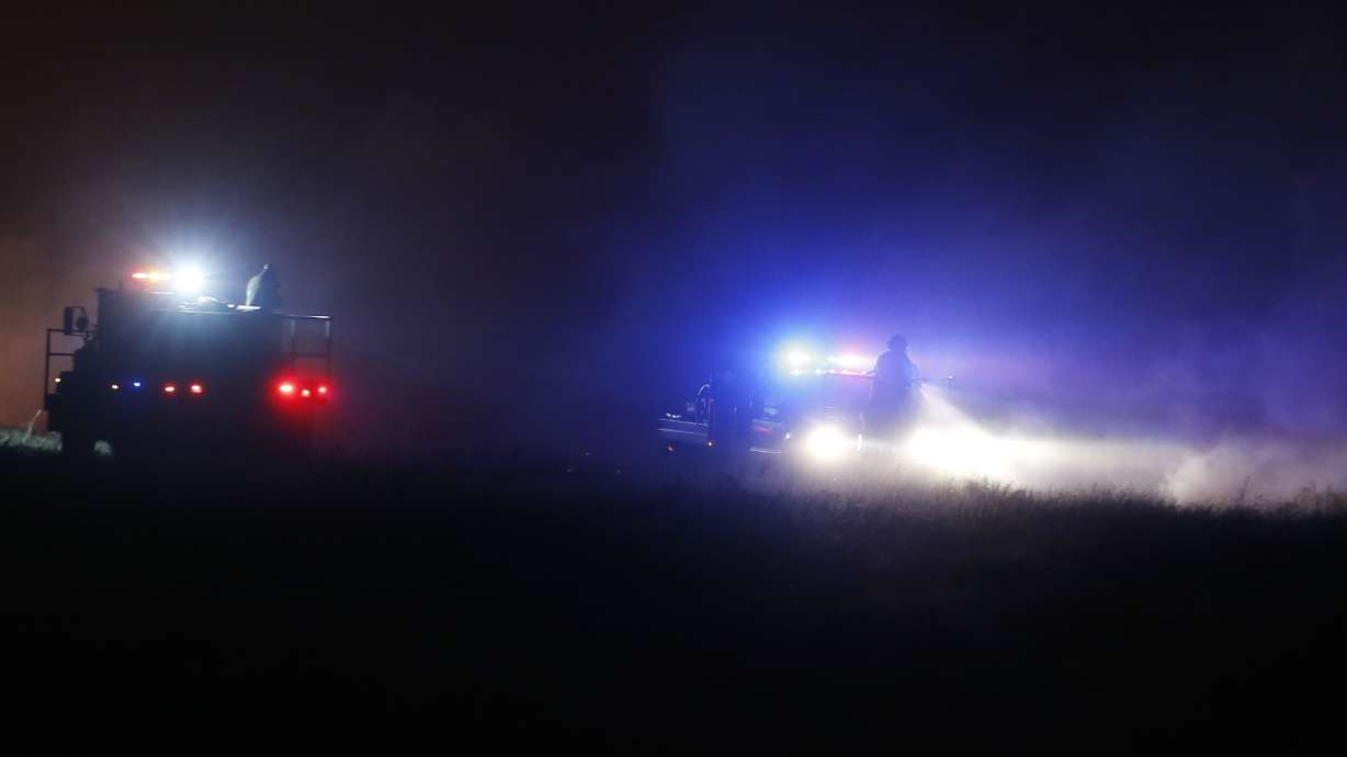 Wildfires in 4 states kill 6, force thousands from homes