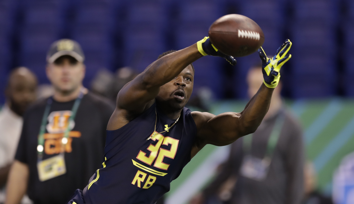Utah running back Joe Williams runs a drill at the NFL football scouting combine Friday, March 3, 2017, in Indianapolis. (AP Photo/David J. Phillip)