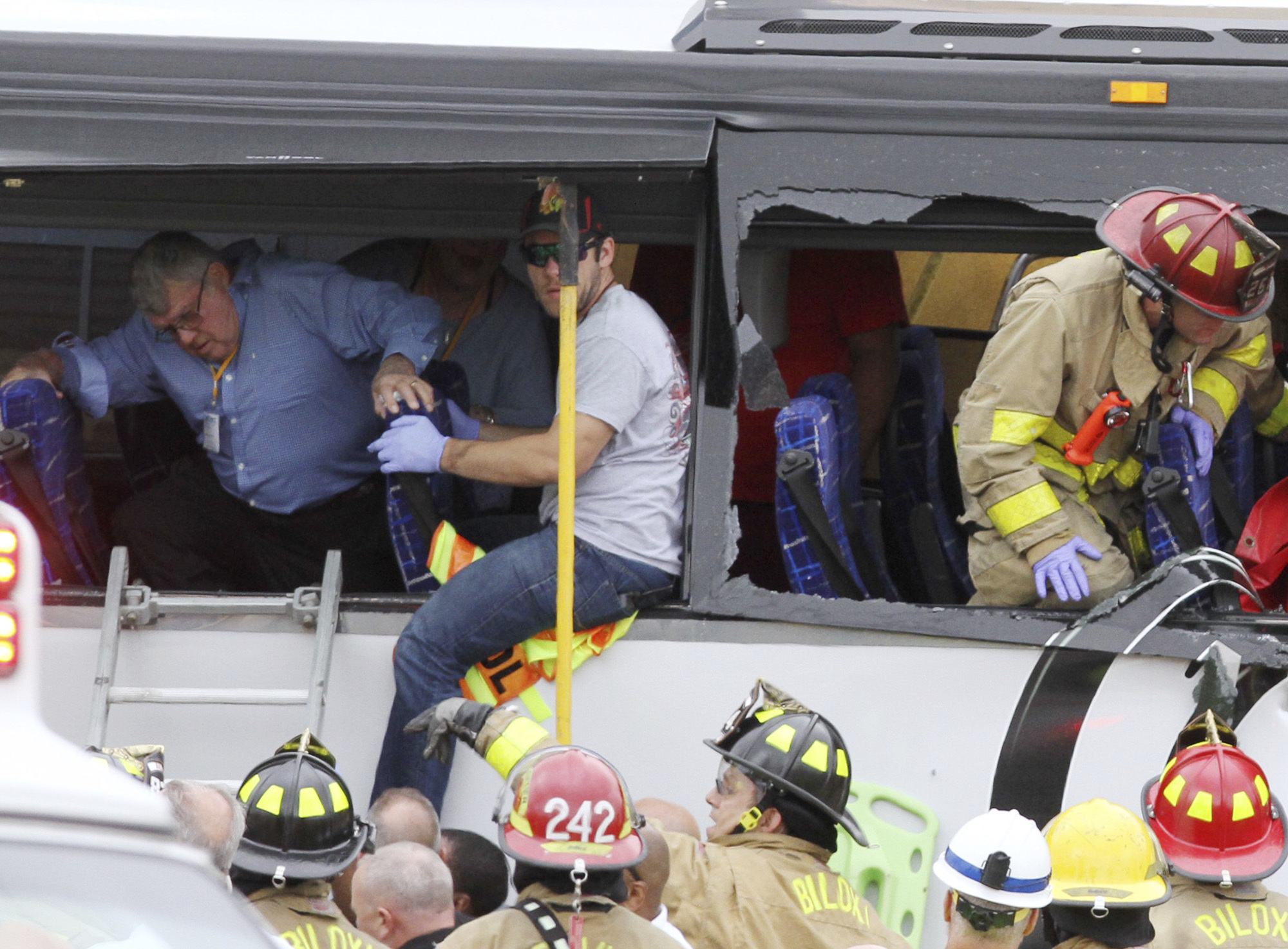 The Latest: Bus was carrying tour from Texas senior center