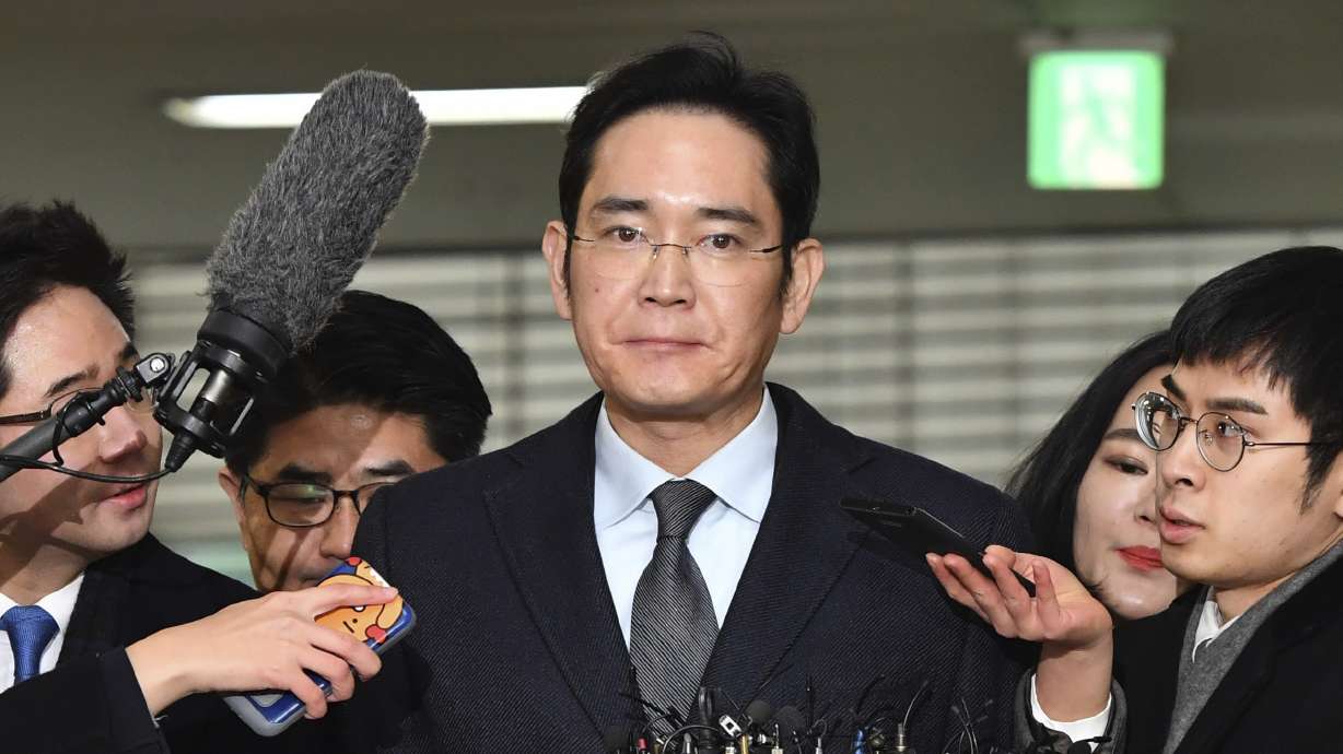 Key issues in trial of Samsung heir charged with bribery