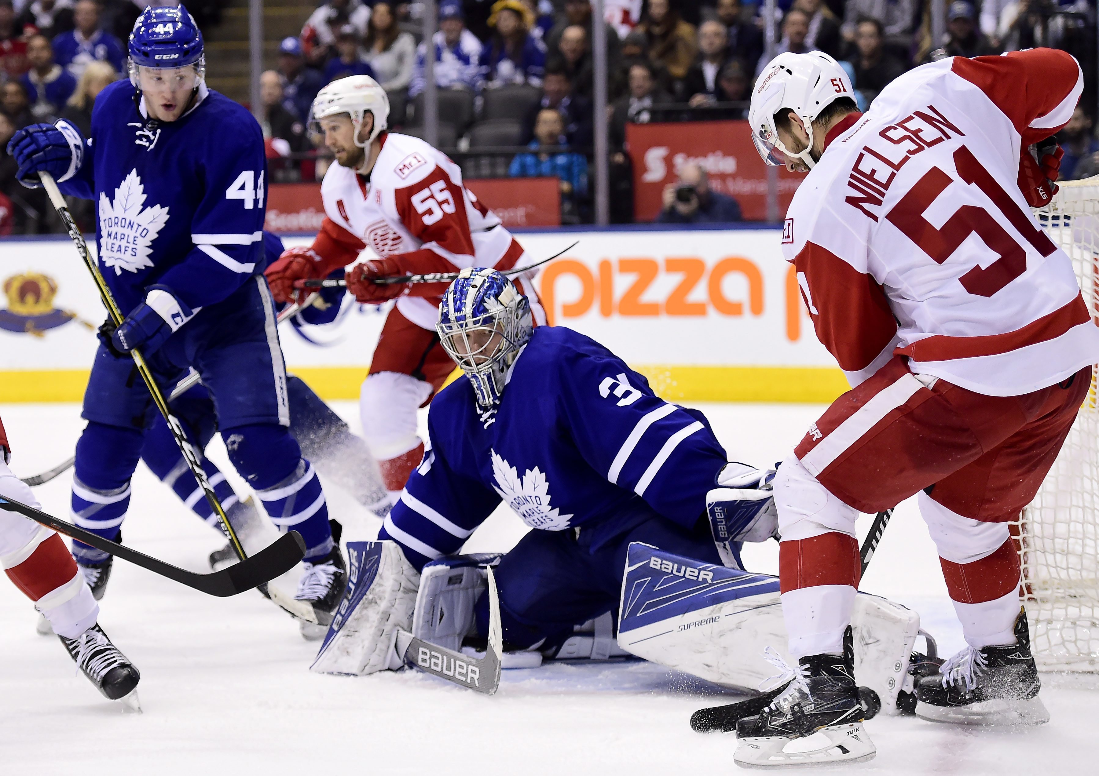 Maple Leafs slip past Red Wings 3-2