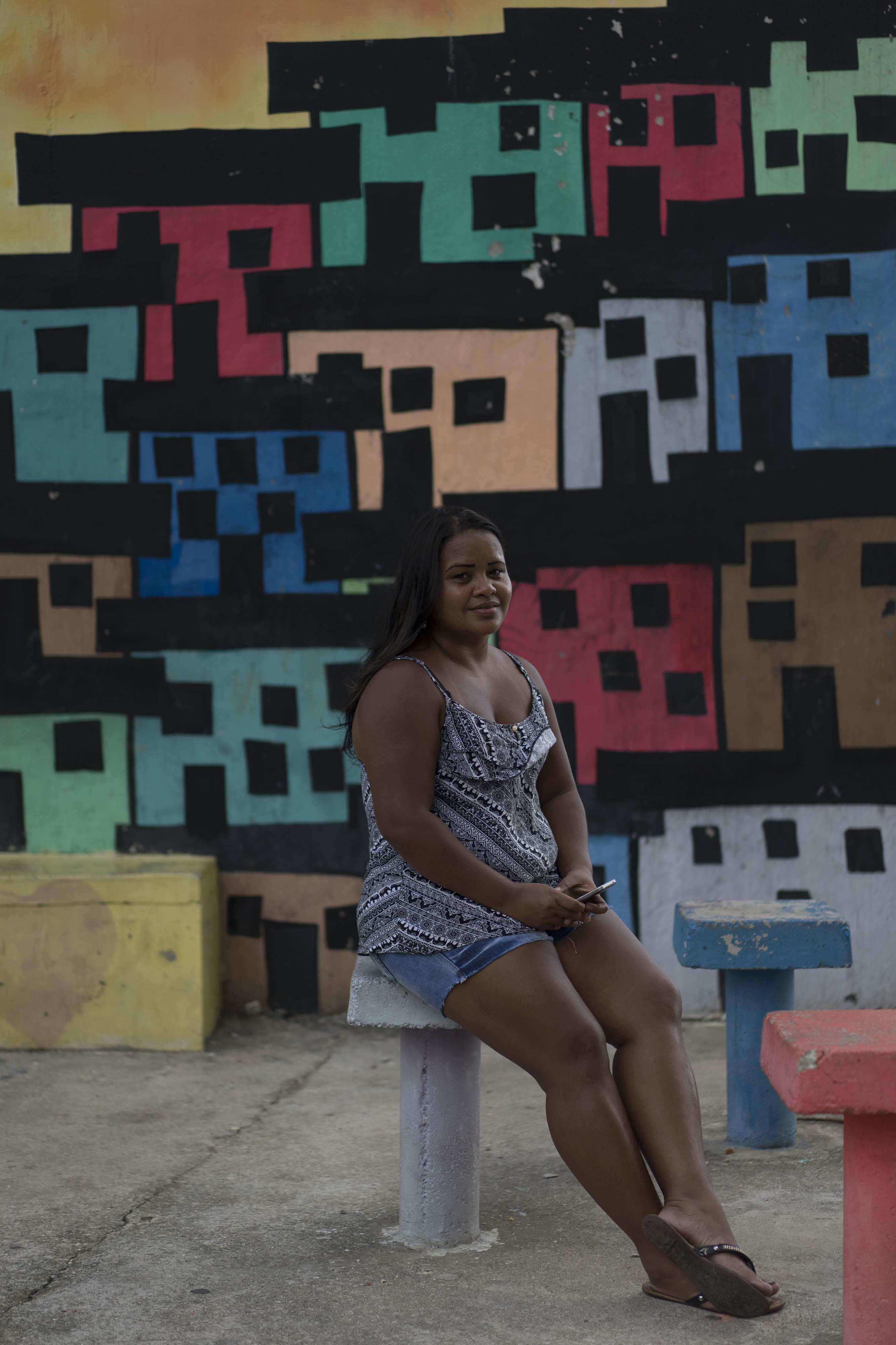 Female artists in Rio promote women's rights via painting