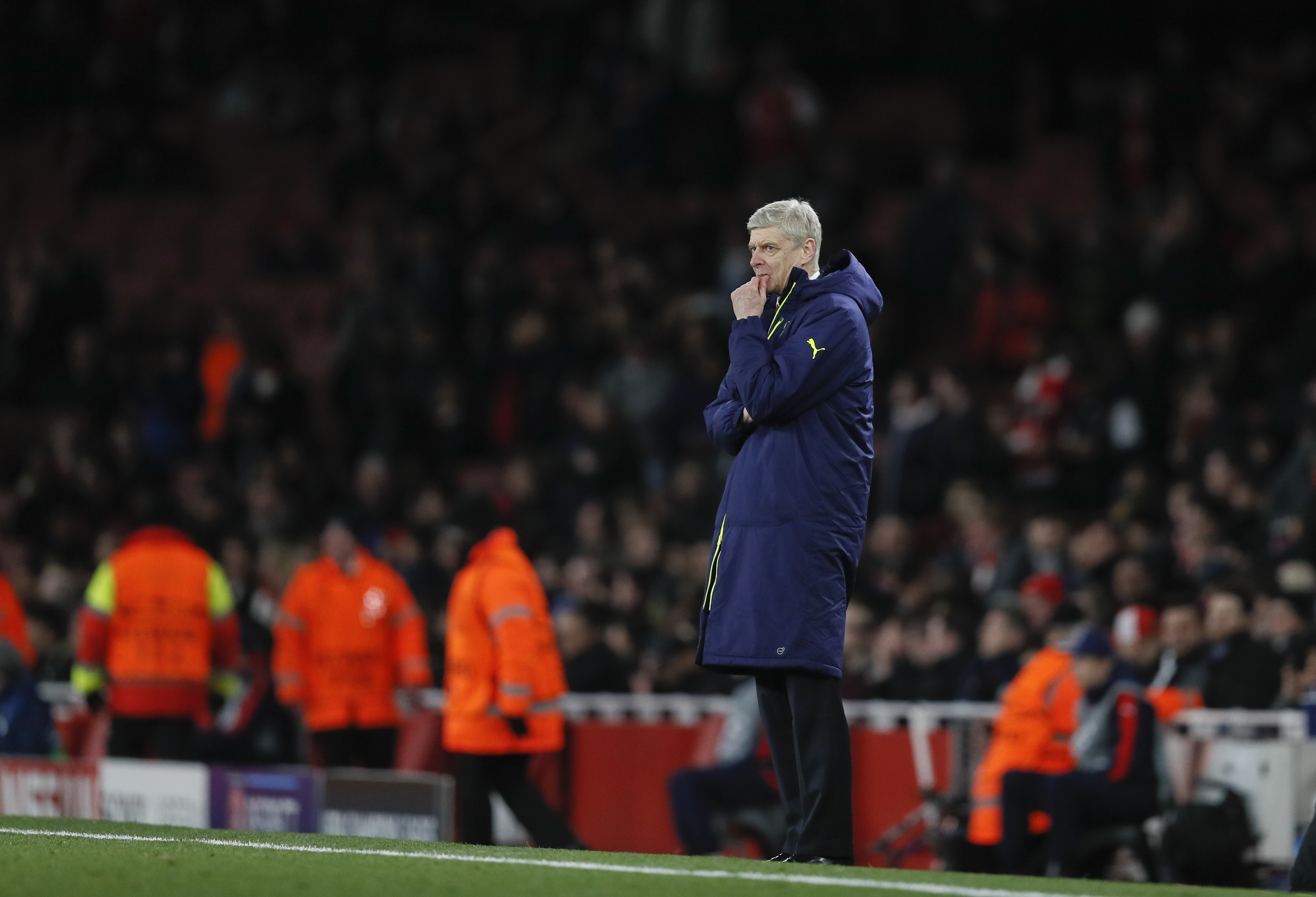 Arsenal offers no certainty on Wenger's future as manager