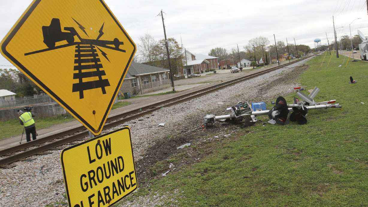 The Latest: NTSB: Fatal rail crossing not on tour bus route