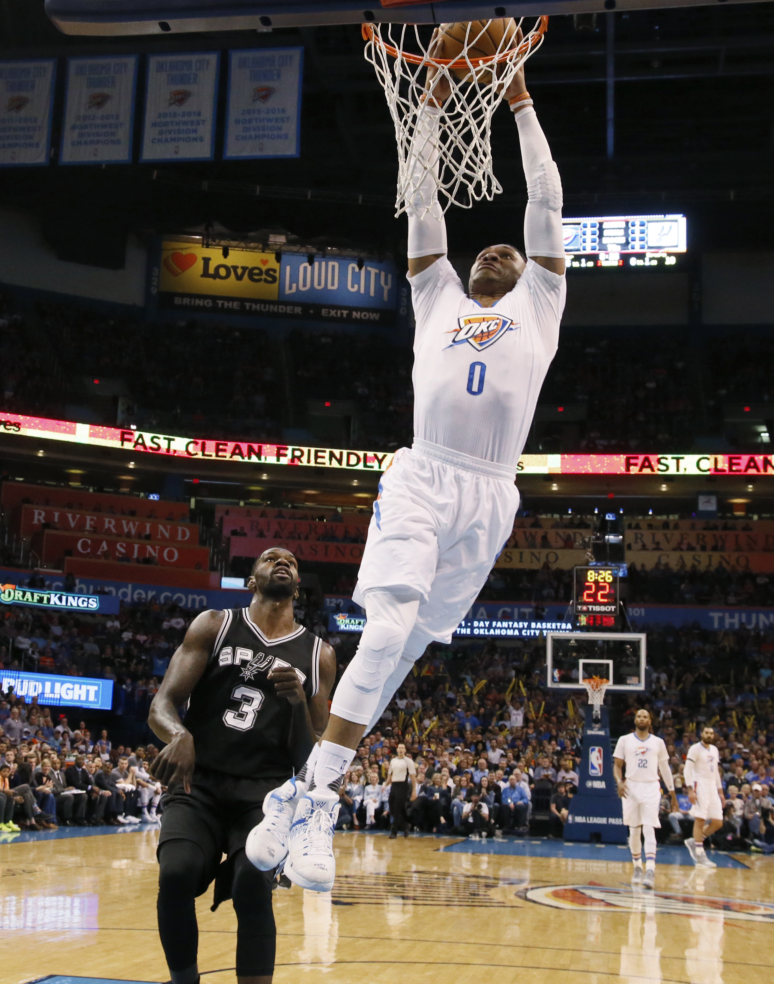 Westbrook has another triple-double, Thunder beat Spurs