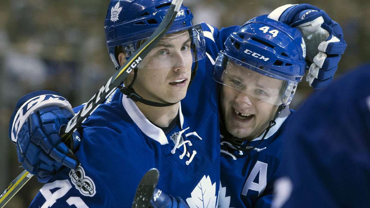 Andersen helps Maple Leafs top Flyers 4-2