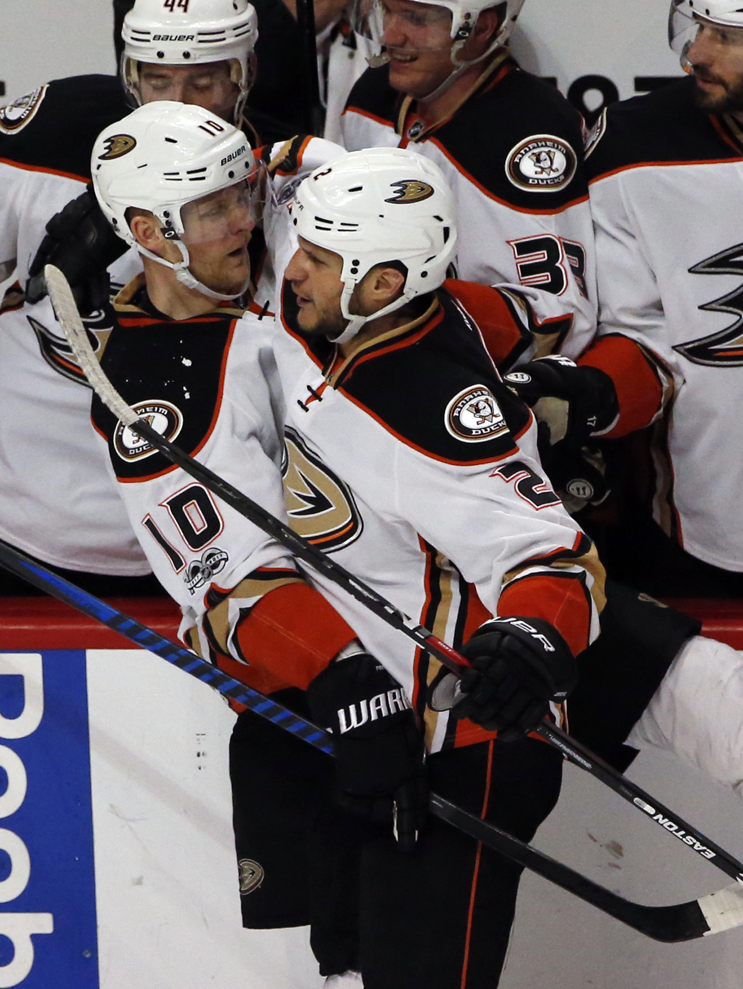 Bernier, Perry lead Ducks past Blackhawks 1-0