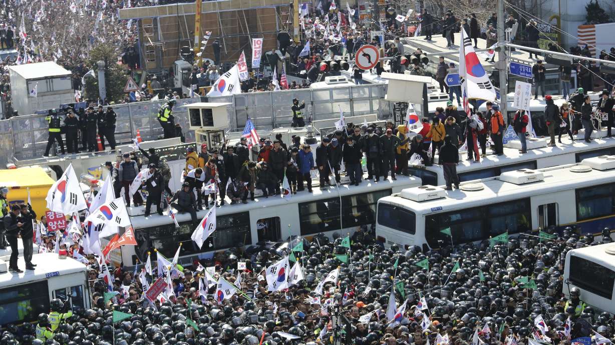 A look at Constitutional Court ruling on S.Korea's leader