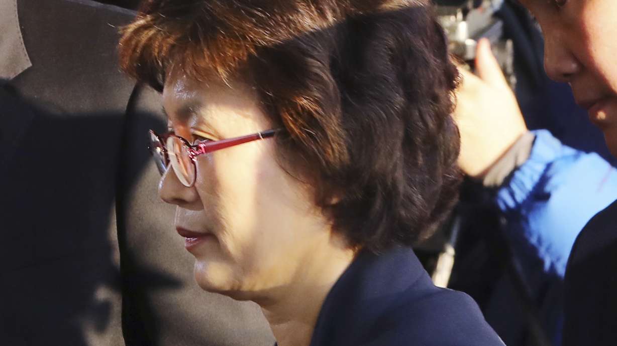 Korean judge hair rollers seen as sign of hardworking women