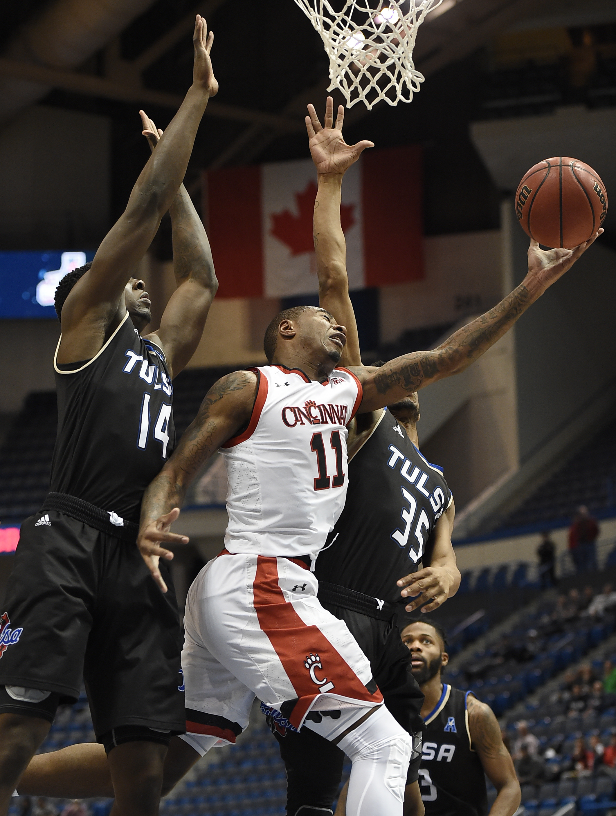 No. 15 Cincinnati eases past Tulsa in AAC quarterfinals
