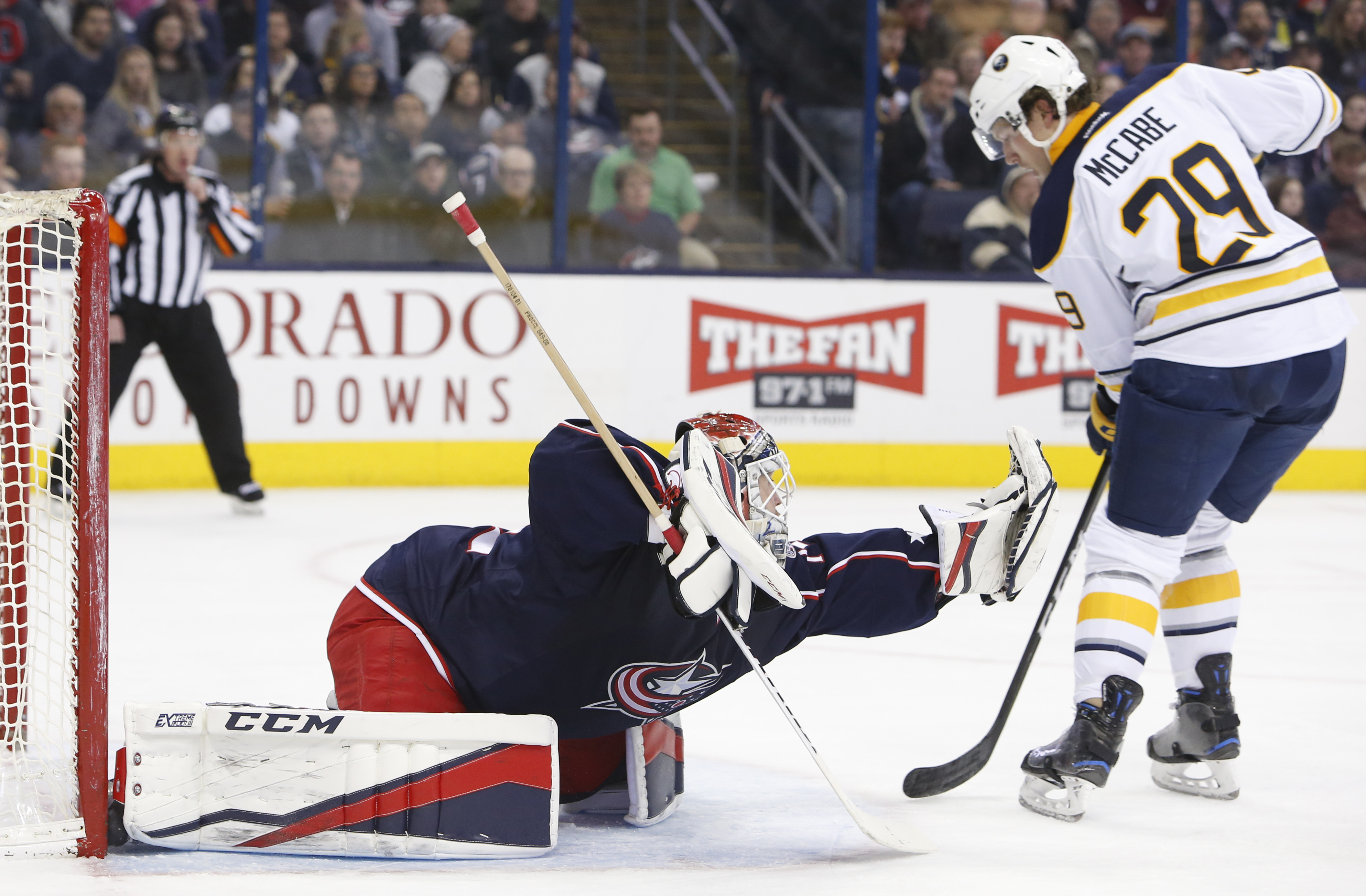 Jenner breaks late tie, Blue Jackets beat Sabres 4-3