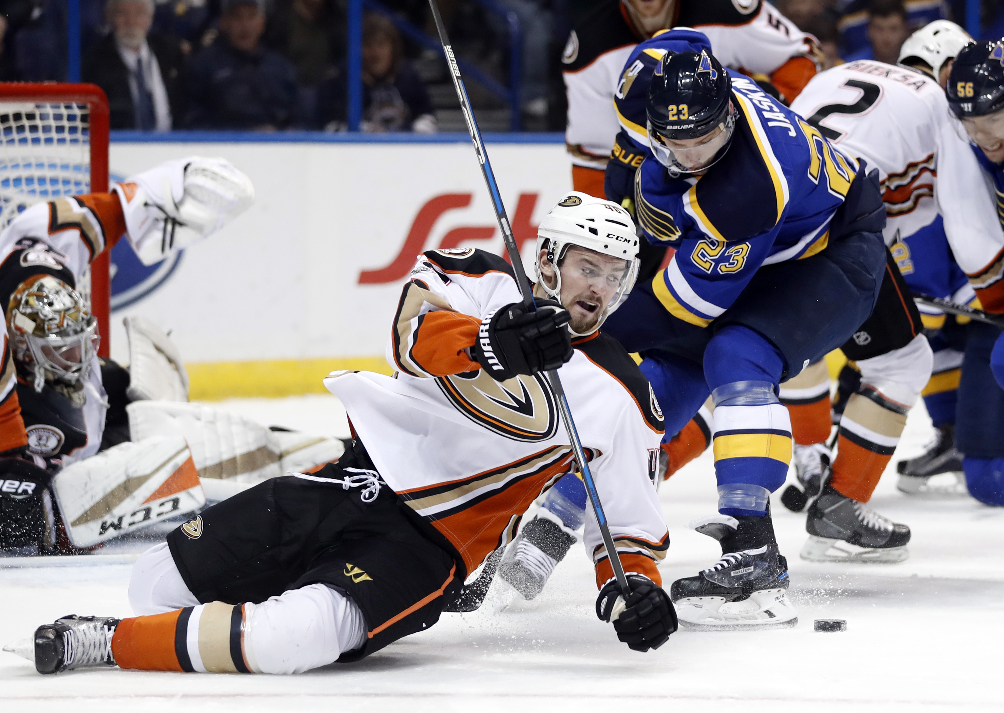 Edmundson scores with 20 seconds left, Blues top Ducks