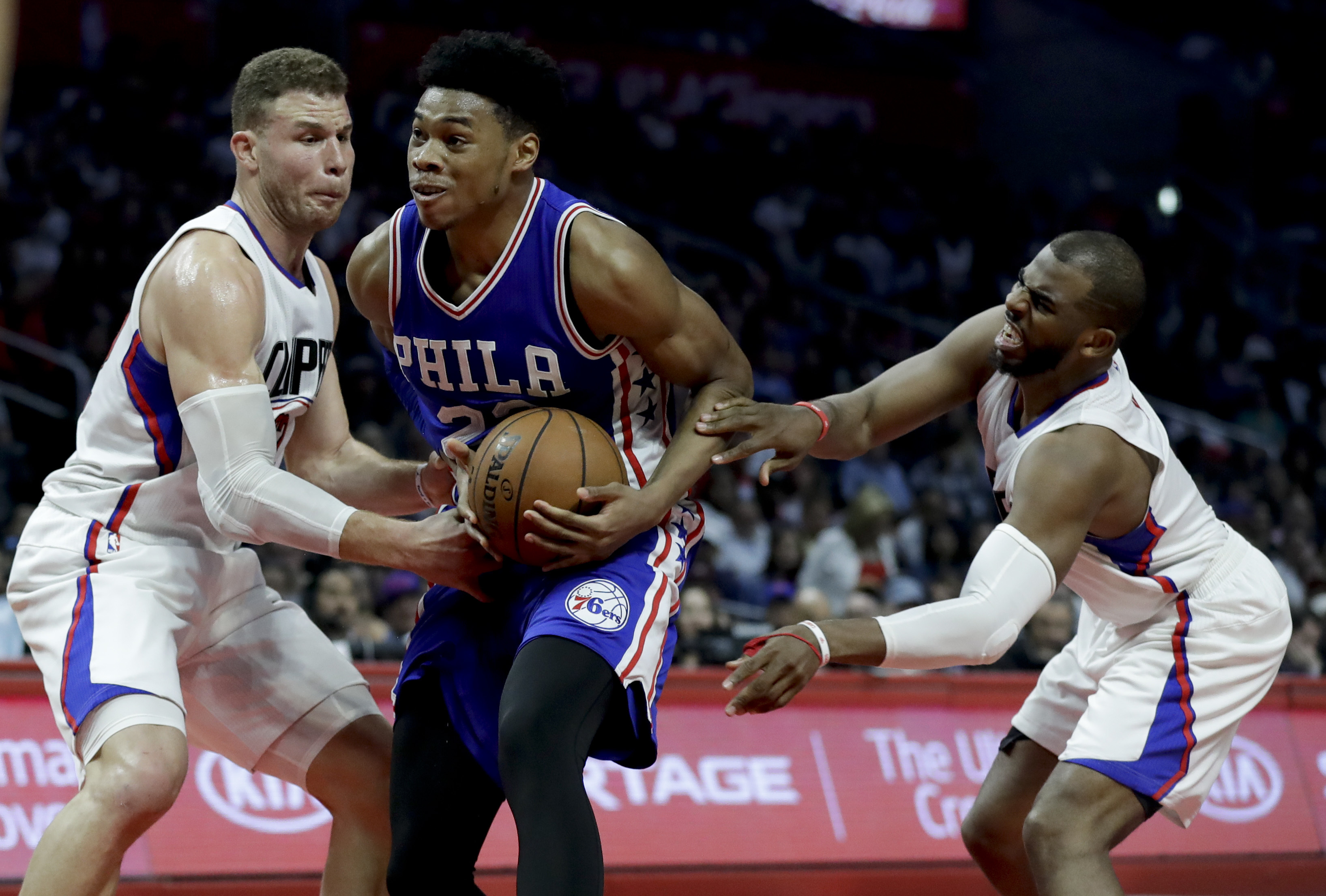 Paul powers Clippers to 112-100 victory over 76ers