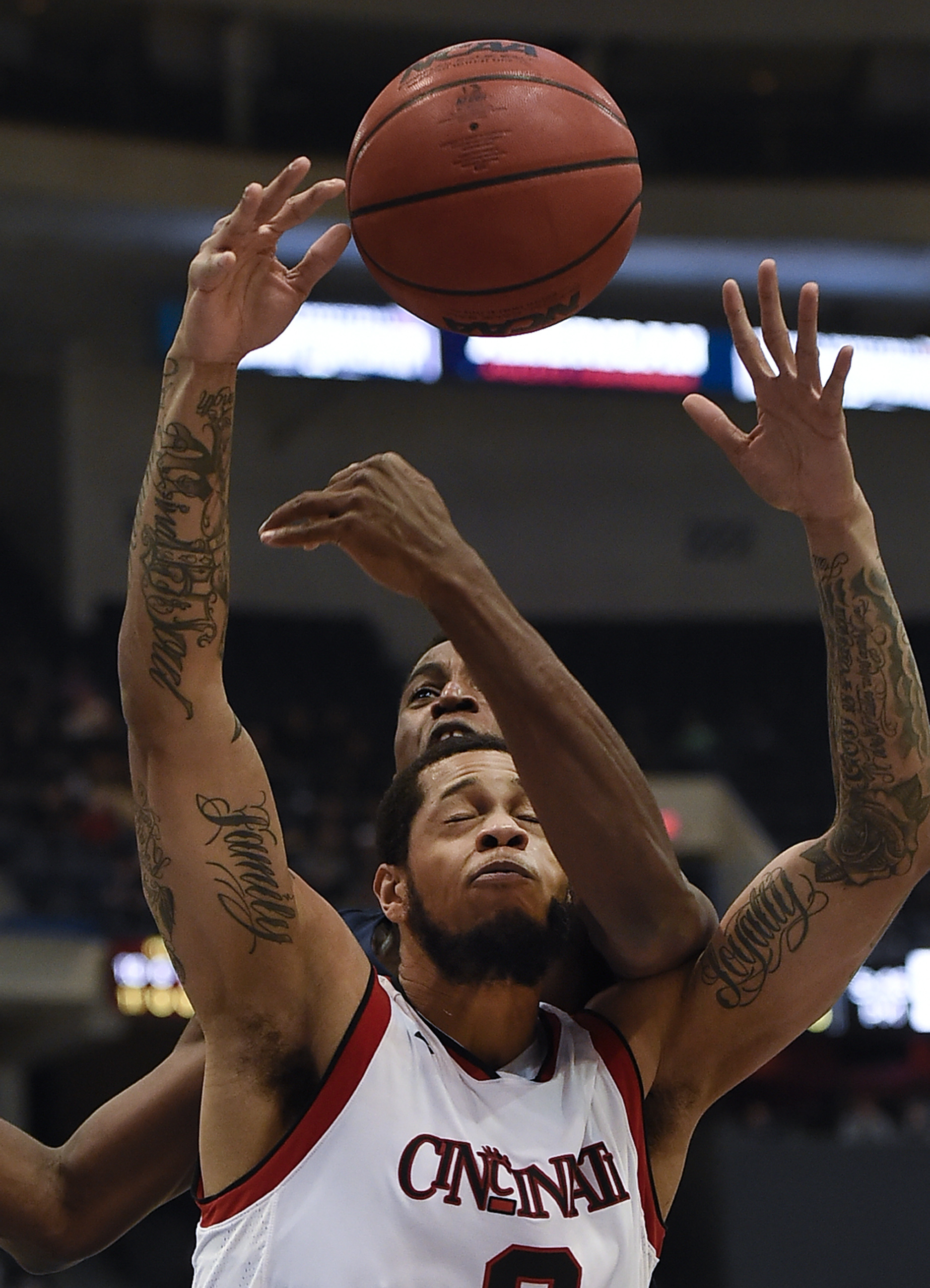 No. 15 Cincinnati beats UConn 81-71 in AAC semifinals