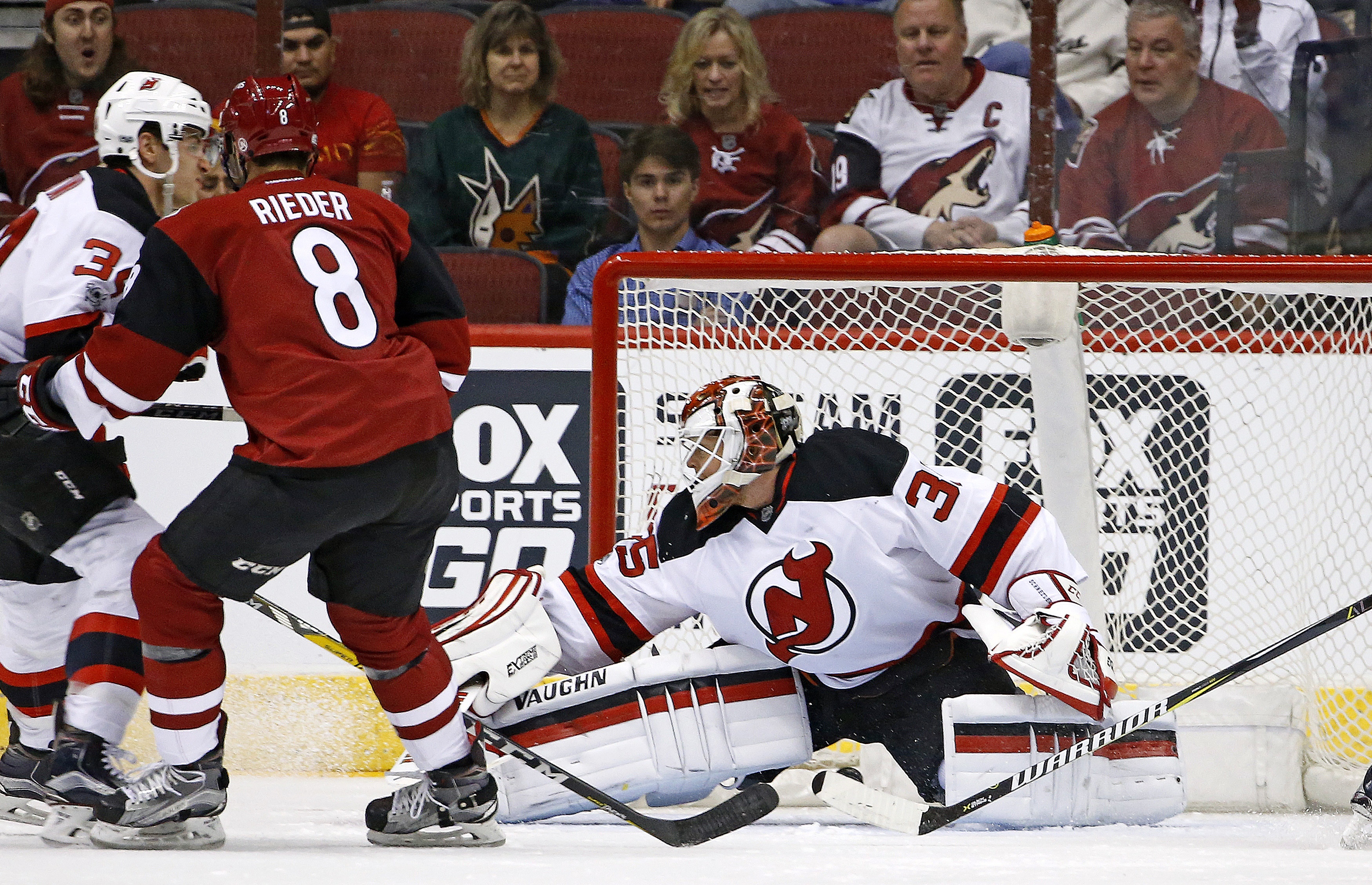 Coyotes survive rally to hand Devils 10th straight loss, 5-4