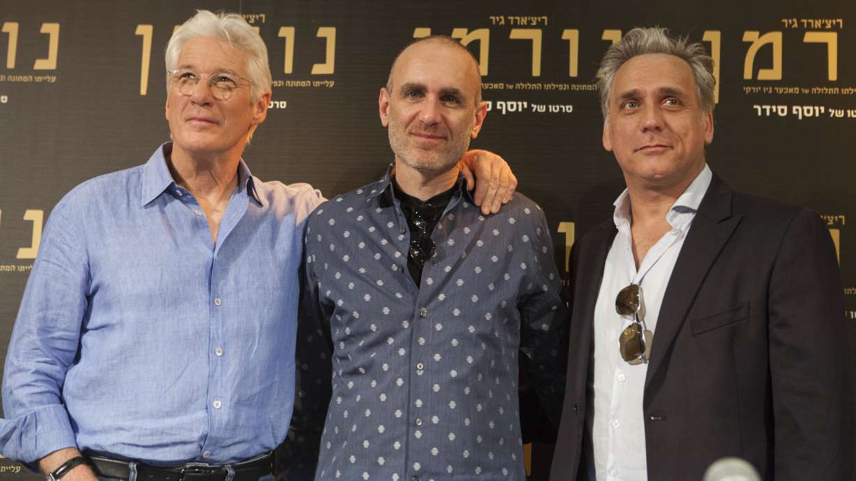 Richard Gere in Israel criticizes settlements