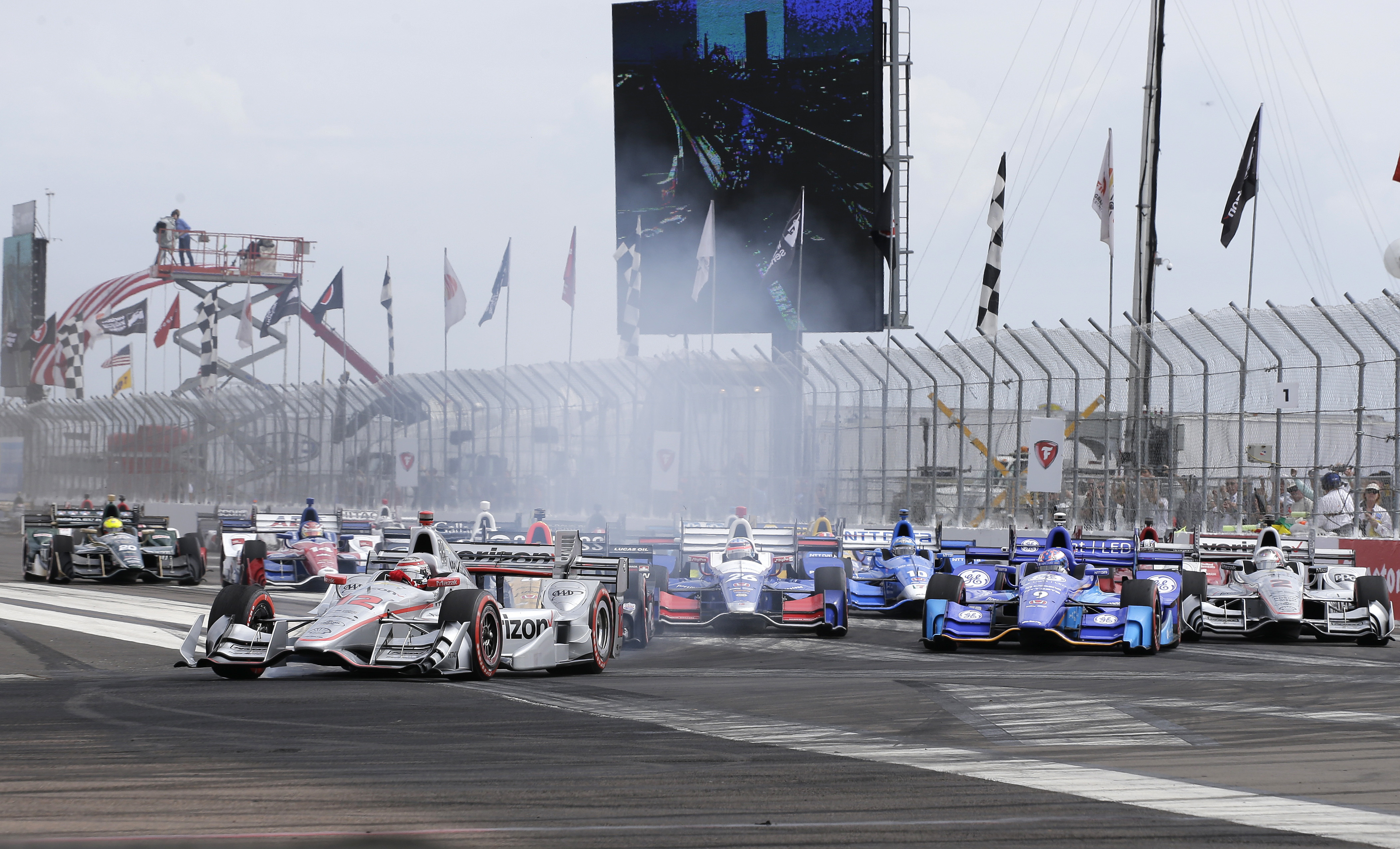 Bourdais wins IndyCar opener in St Petersburg in major upset