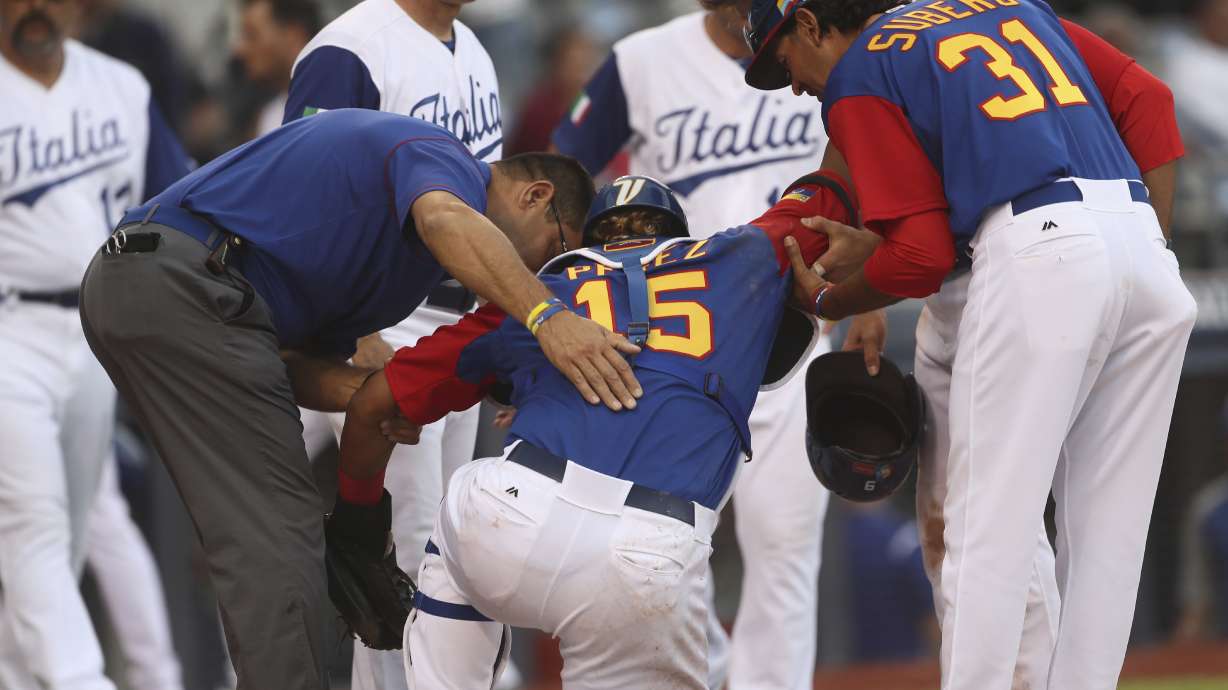 Royals catcher Perez set for test on knee injured in WBC