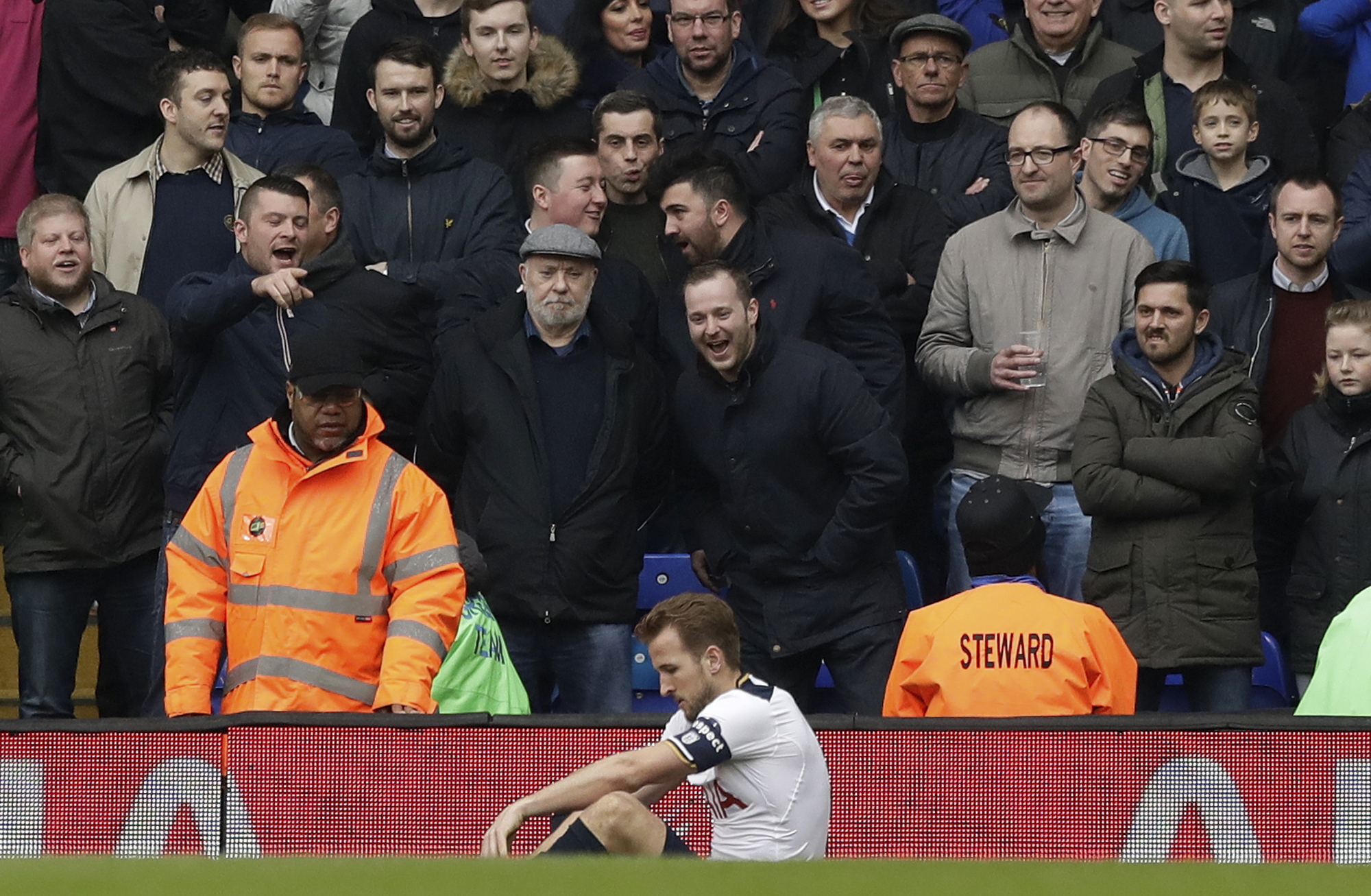 Tottenham into FA Cup semis but Kane faces another layoff