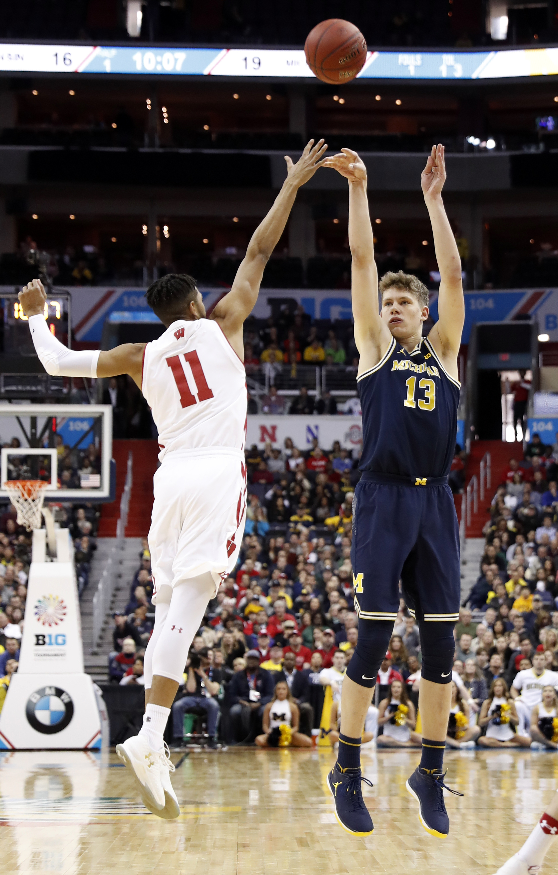 Michigan shocks Wisconsin 71-56 to win Big Ten Tournament