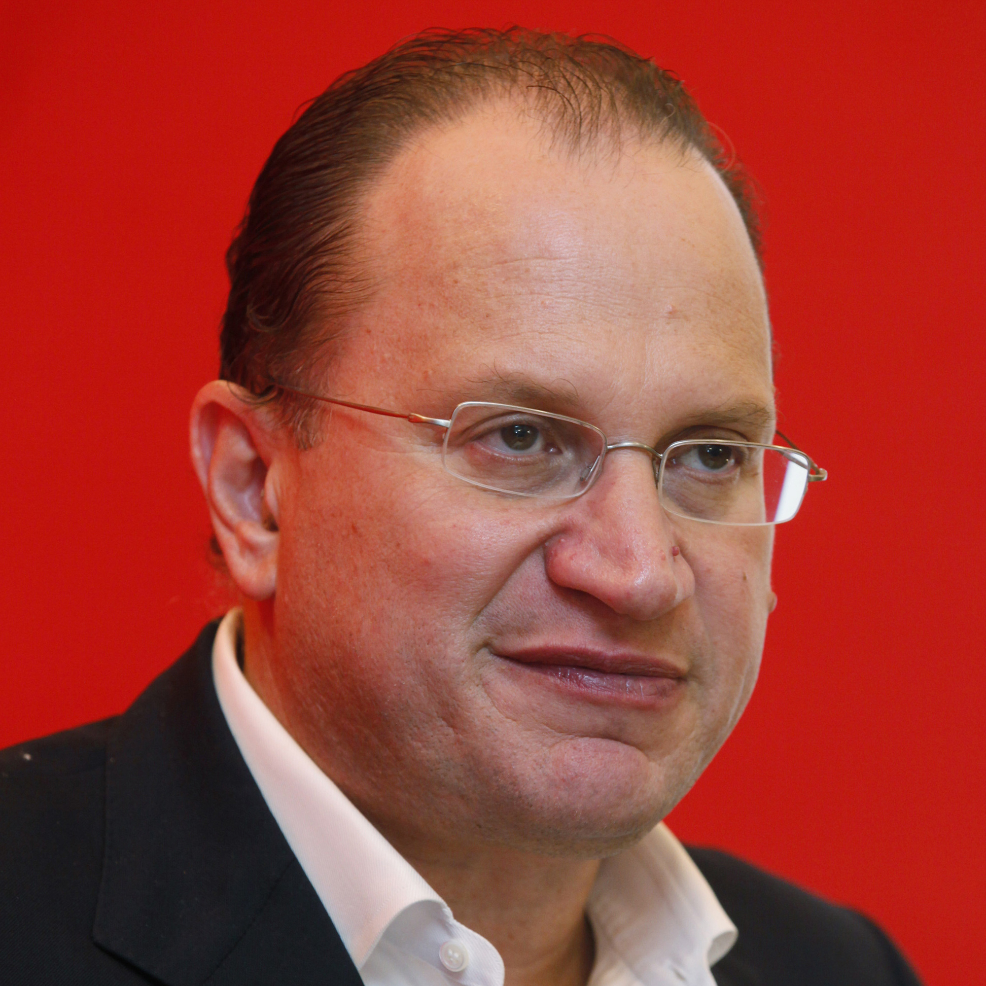 HSBC names outsider for chairman, taps AIA boss for job