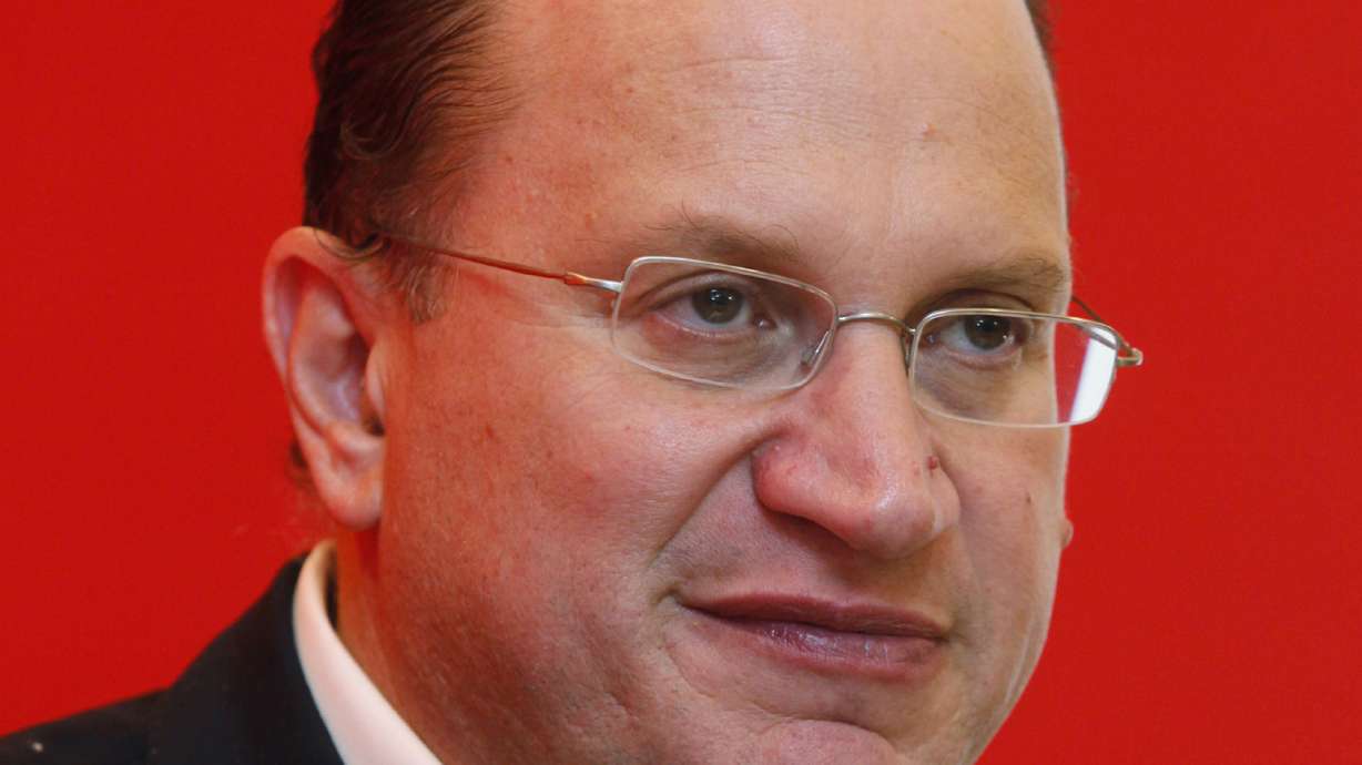 HSBC names outsider for chairman, taps AIA boss for job