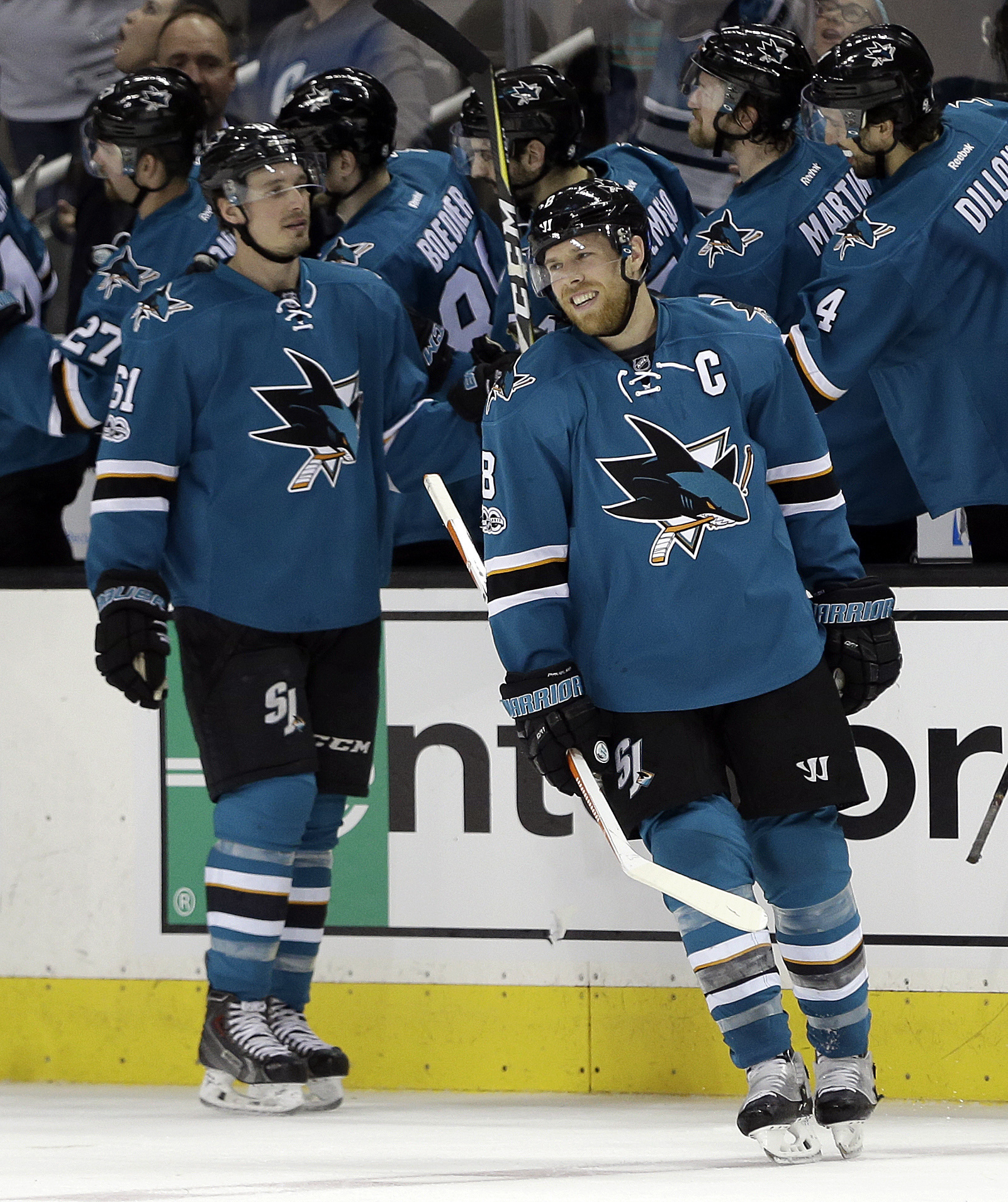 Pavelski's 2 goals lead Sharks past Stars 5-1