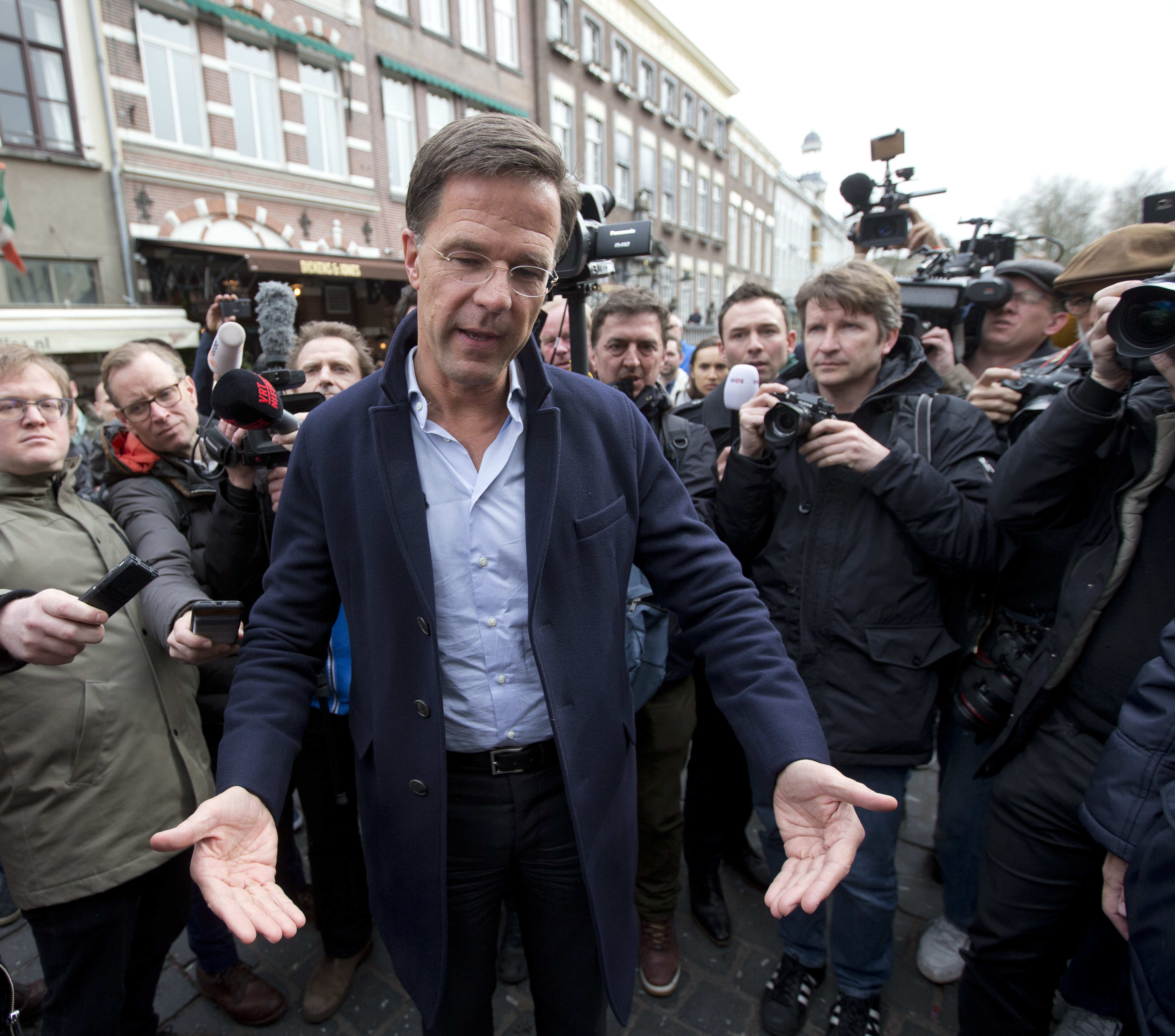 Dutch prime minister builds consensus the traditional way